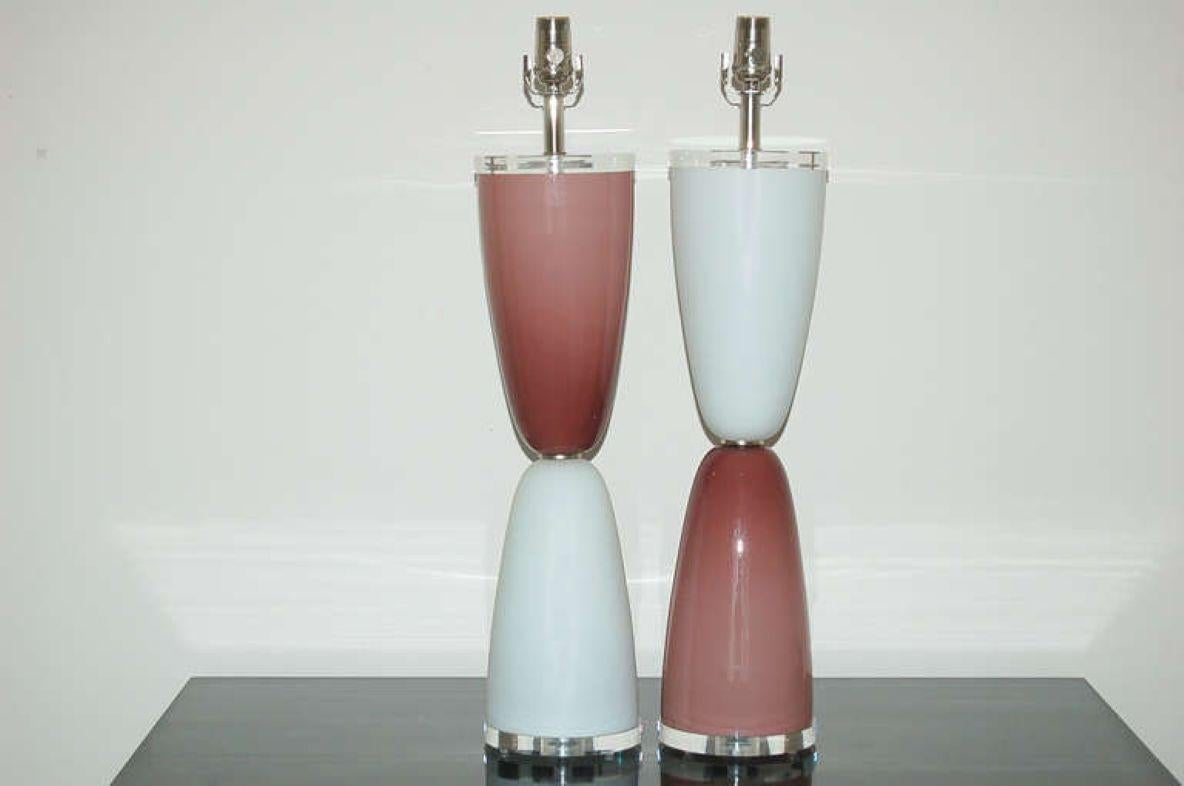 Mid-Century Modern Lampes Vintage Murano en prune et blanc sur Lucite en vente