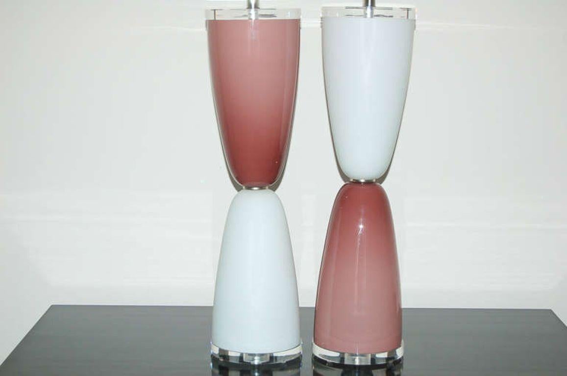 italien Lampes Vintage Murano en prune et blanc sur Lucite en vente