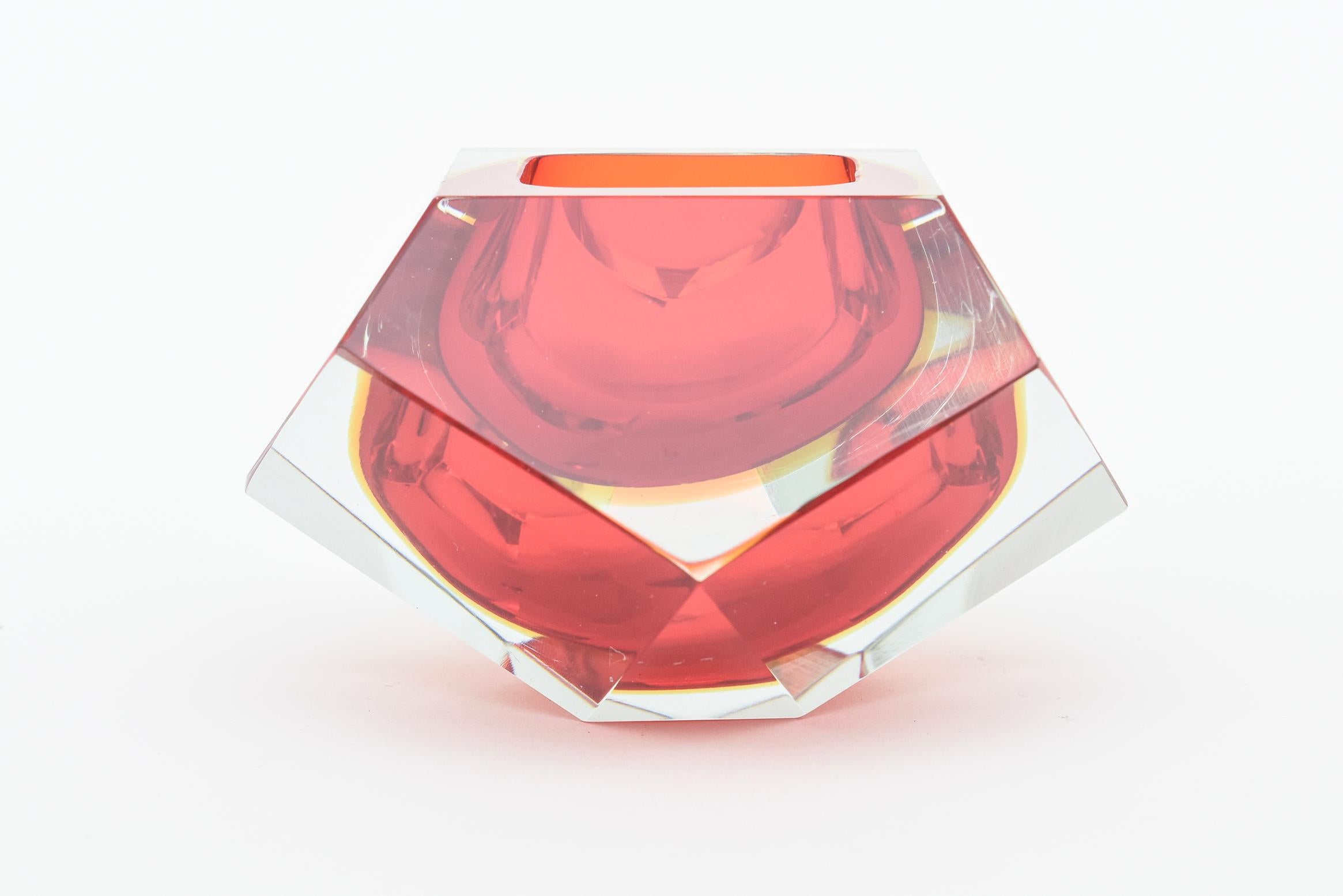 Vintage Murano Mandruzzato Glass Faceted Sommerso Bowl Red, Yellow, Clear For Sale 4