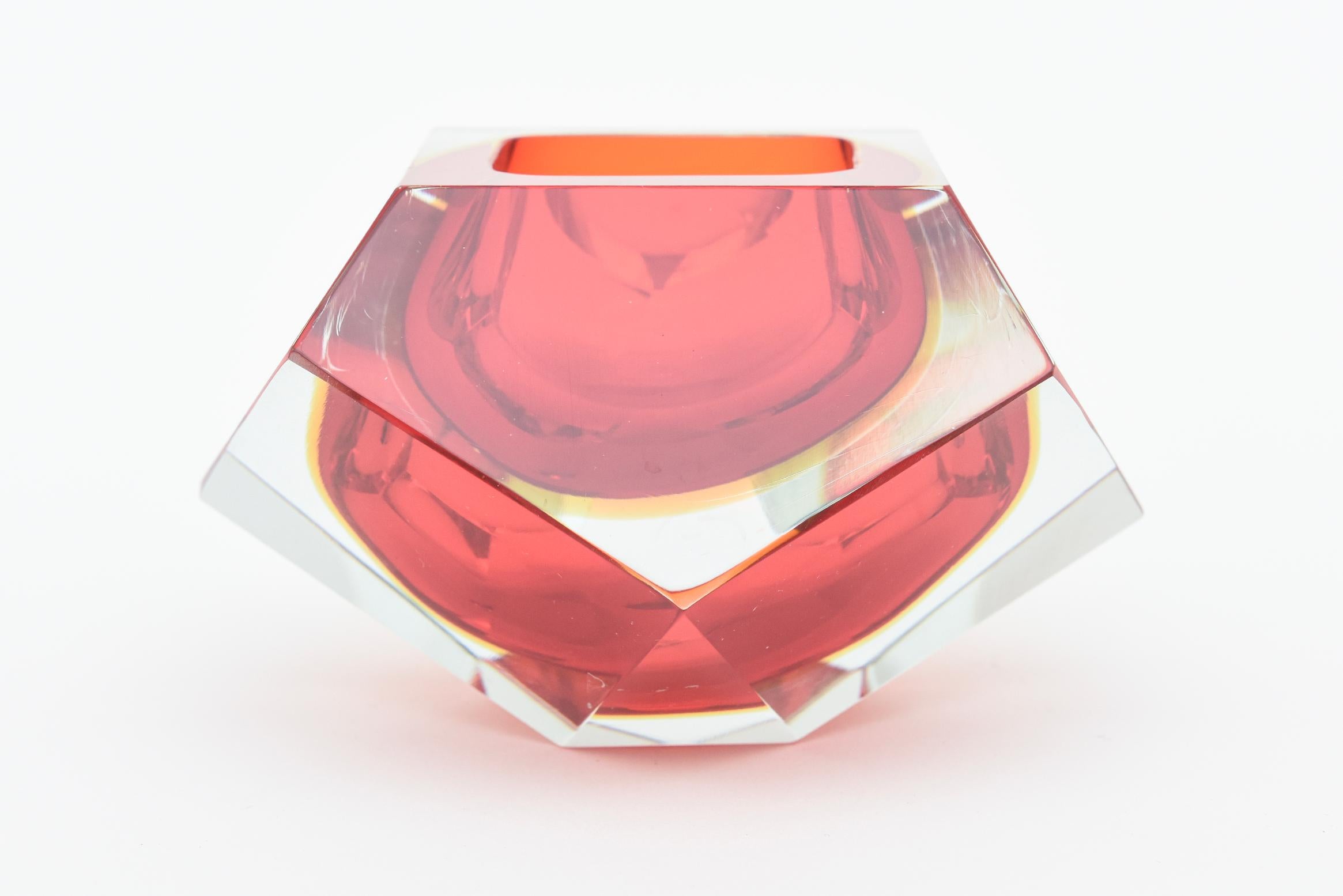 Modern Vintage Murano Mandruzzato Glass Faceted Sommerso Bowl Red, Yellow, Clear For Sale