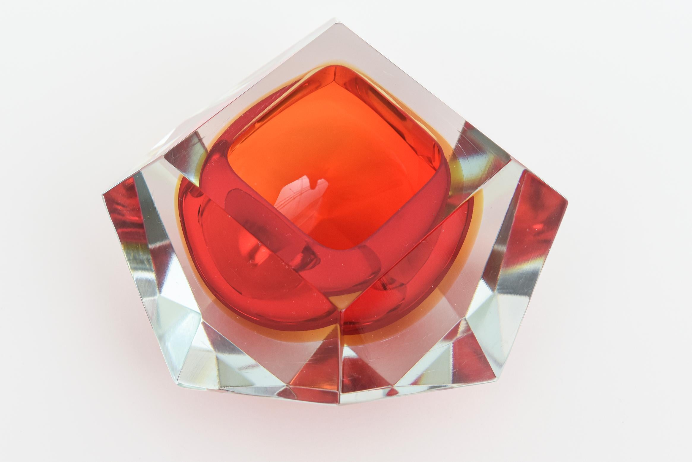 Late 20th Century Vintage Murano Mandruzzato Glass Faceted Sommerso Bowl Red, Yellow, Clear For Sale