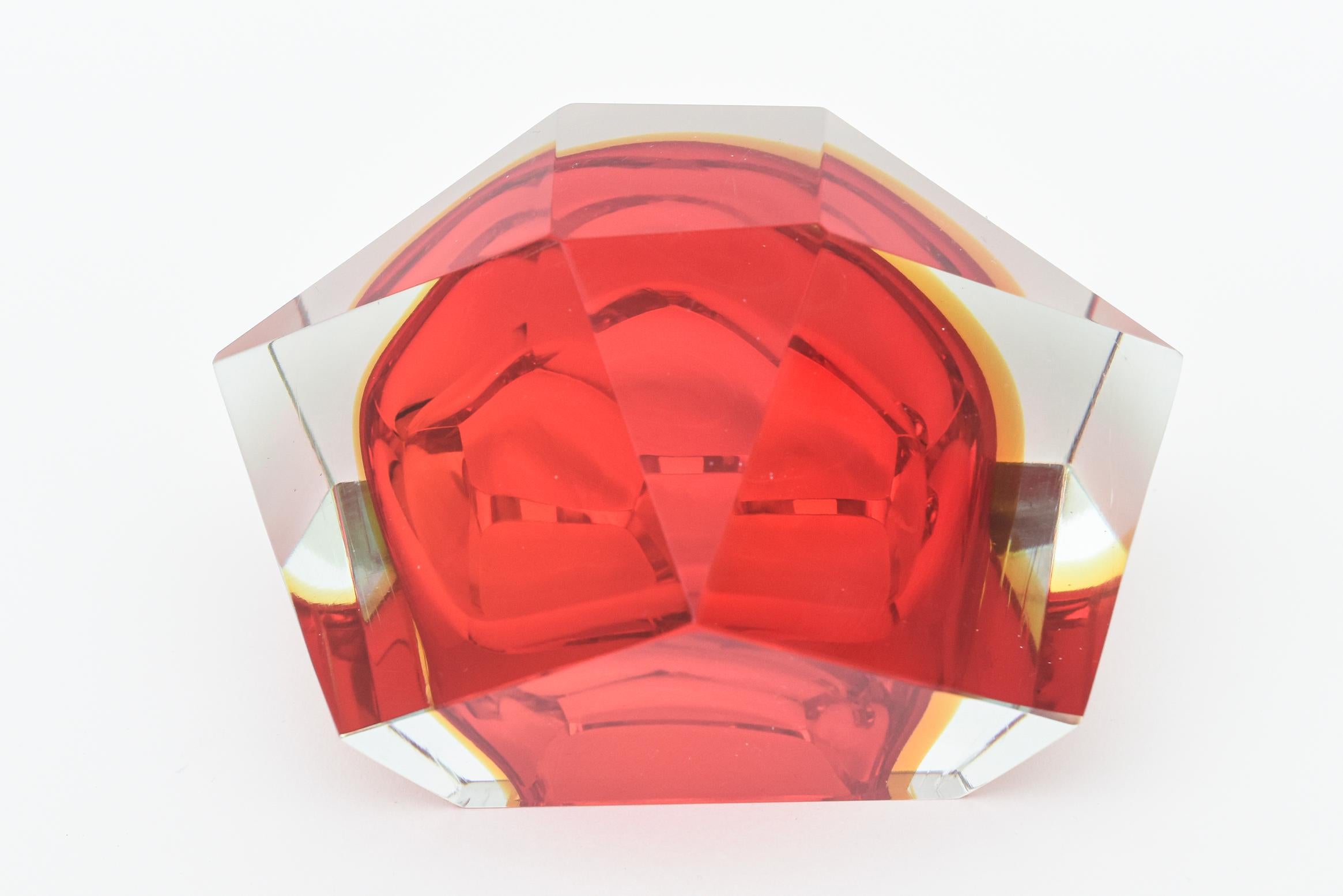 Vintage Murano Mandruzzato Glass Faceted Sommerso Bowl Red, Yellow, Clear For Sale 1