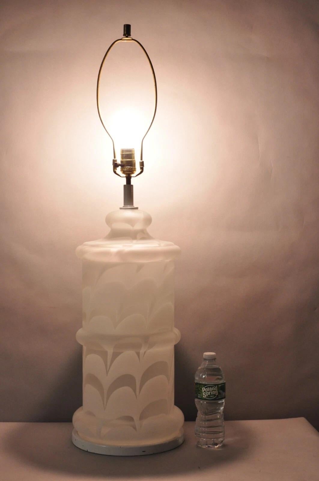Vintage Murano Mazzega Style White Frosted Swirl Glass Large Table Lamp im Angebot 4