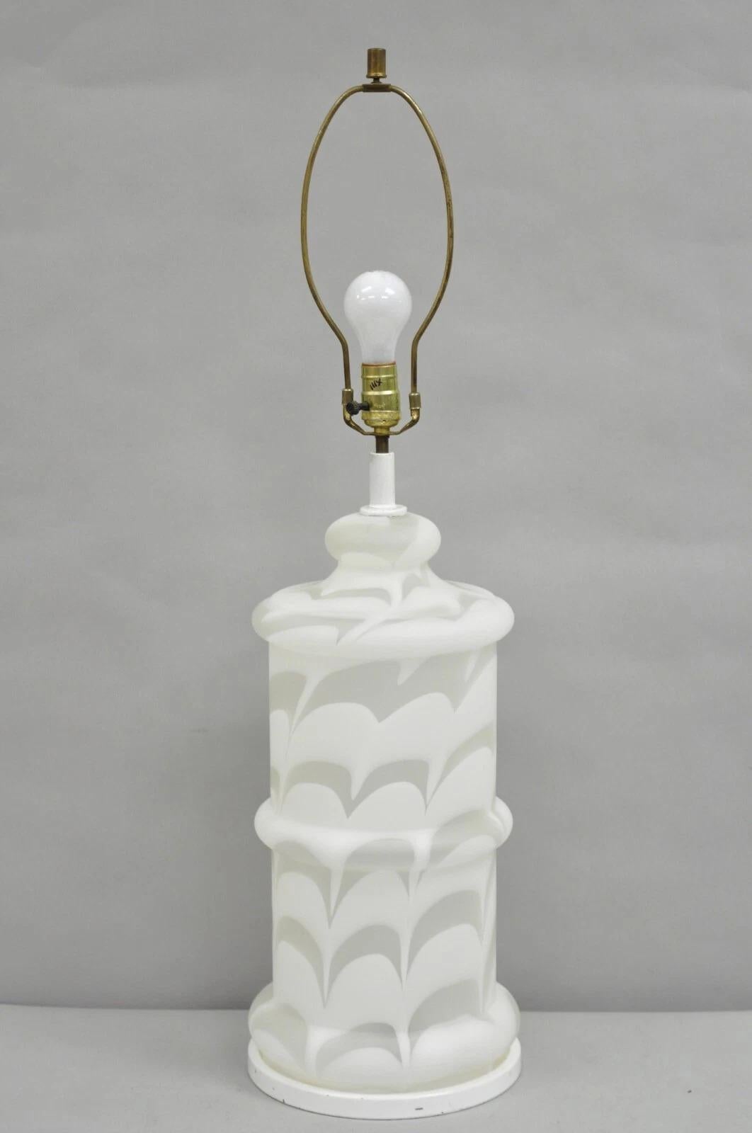 Vintage Murano Mazzega Style White Frosted Swirl Glass Large Table Lamp im Angebot 6
