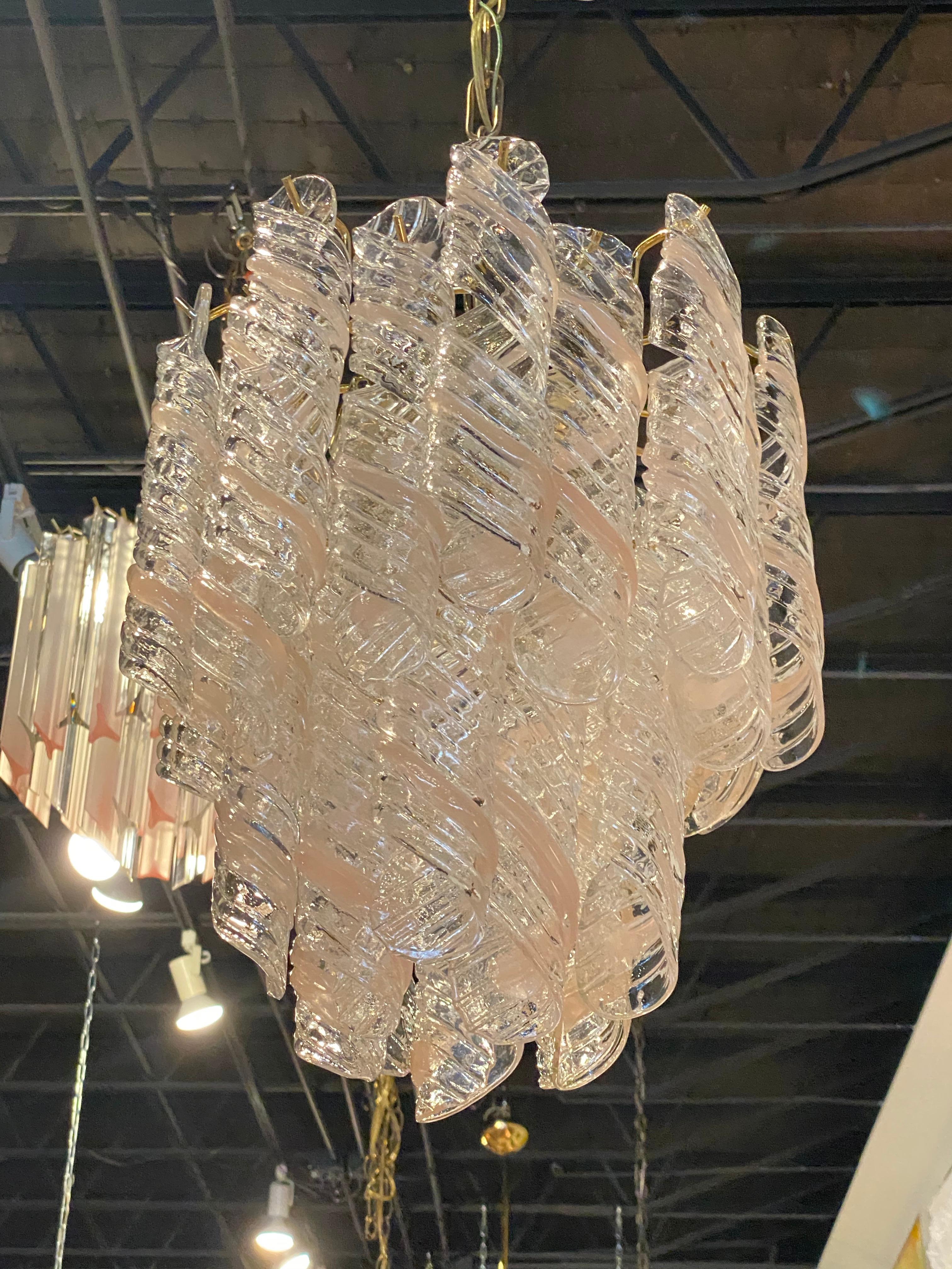 Lovely vintage Murano Mazzega Torciglione pink and clear glass swirl chandelier, 2 tiers, 4-light. No chips or breaks to any of the glass pieces. Comes with brass ceiling cap. 28 glass pieces.