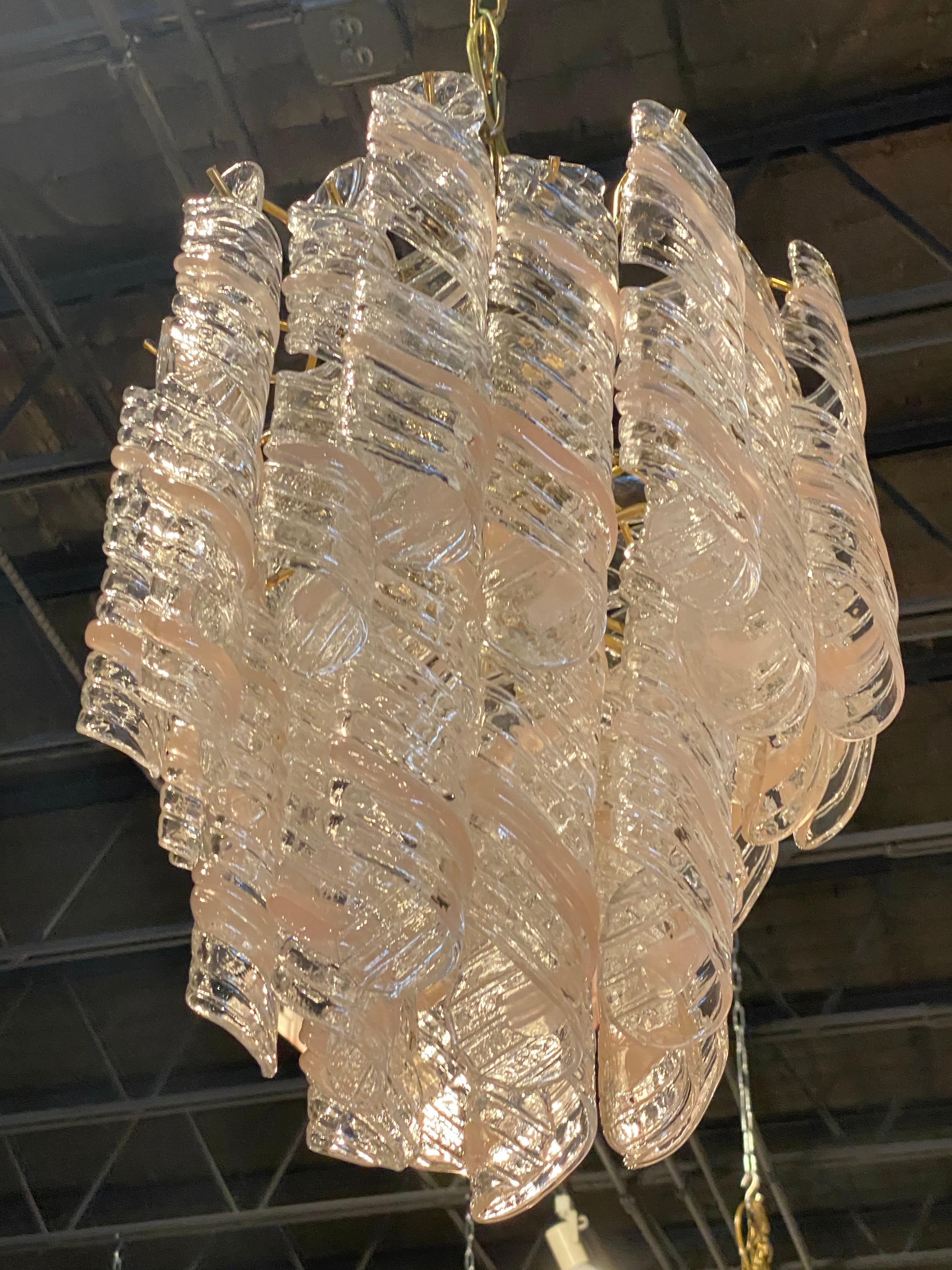 Vintage Murano Mazzega Torciglione Glass Pink Spiral 2-Tier Chandelier 4-Light In Good Condition In West Palm Beach, FL