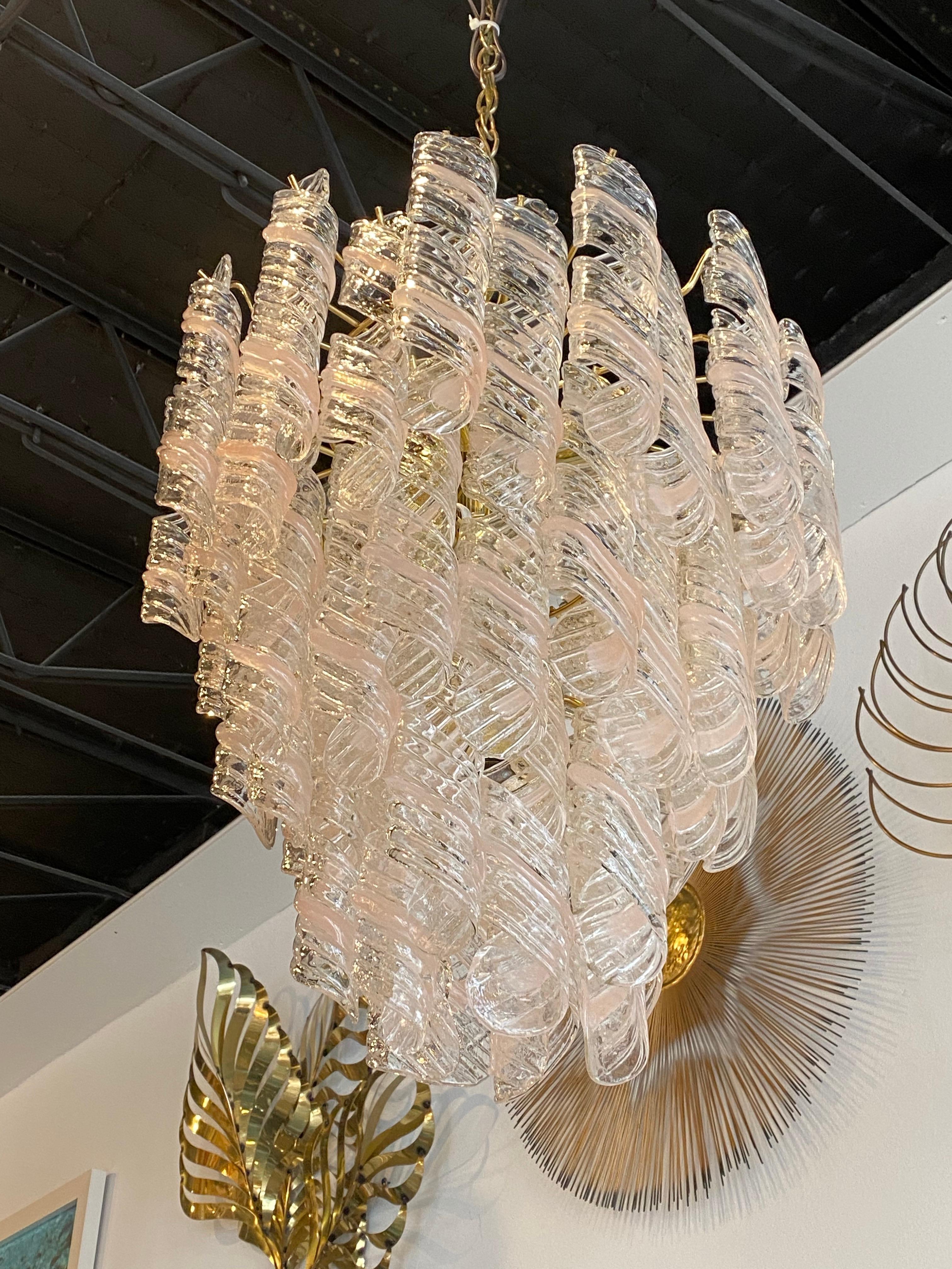 Vintage Murano Mazzega Torciglione Glass Pink Spiral 3-Tier Chandelier 8 Lights In Good Condition In West Palm Beach, FL