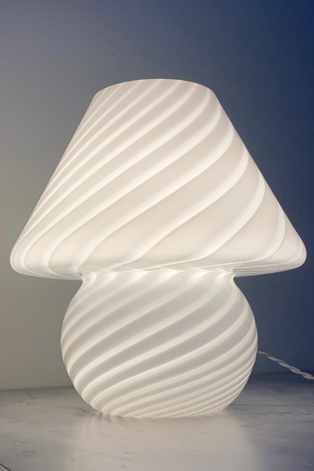 Vintage medium Murano mushroom table lamp in white opaline glass. Mouth blown in one piece of glass with a swirl pattern. Handmade in Italy, 1960s/70s, and comes with new white cord. ⁠H: 26 cm D: 24 cm⁠
