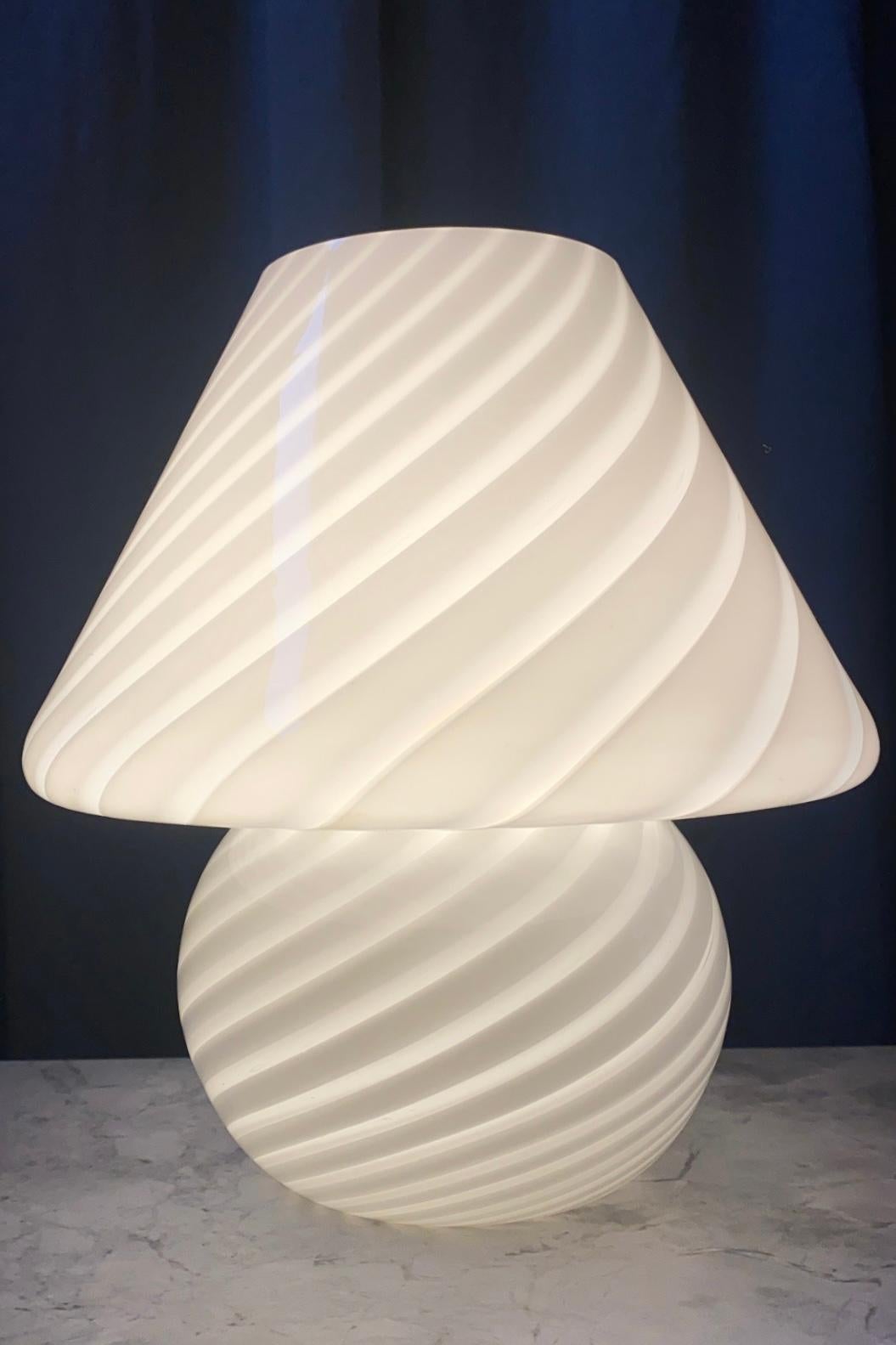 Italian Vintage Murano medium white mushroom table lamp with swirl in glass, Italy 1970s For Sale