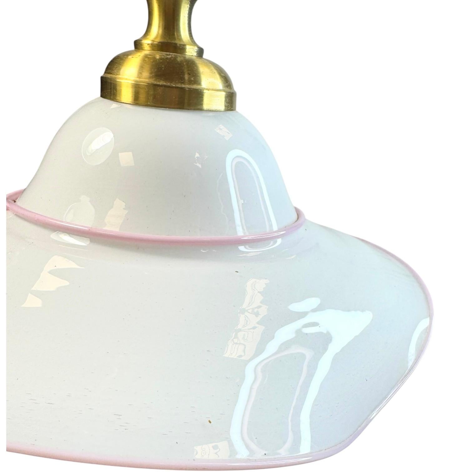 Lámpara colgante vintage de Murano con sombrero de cristal de leche Mediados de siglo Italia Vetri Murano en venta 3