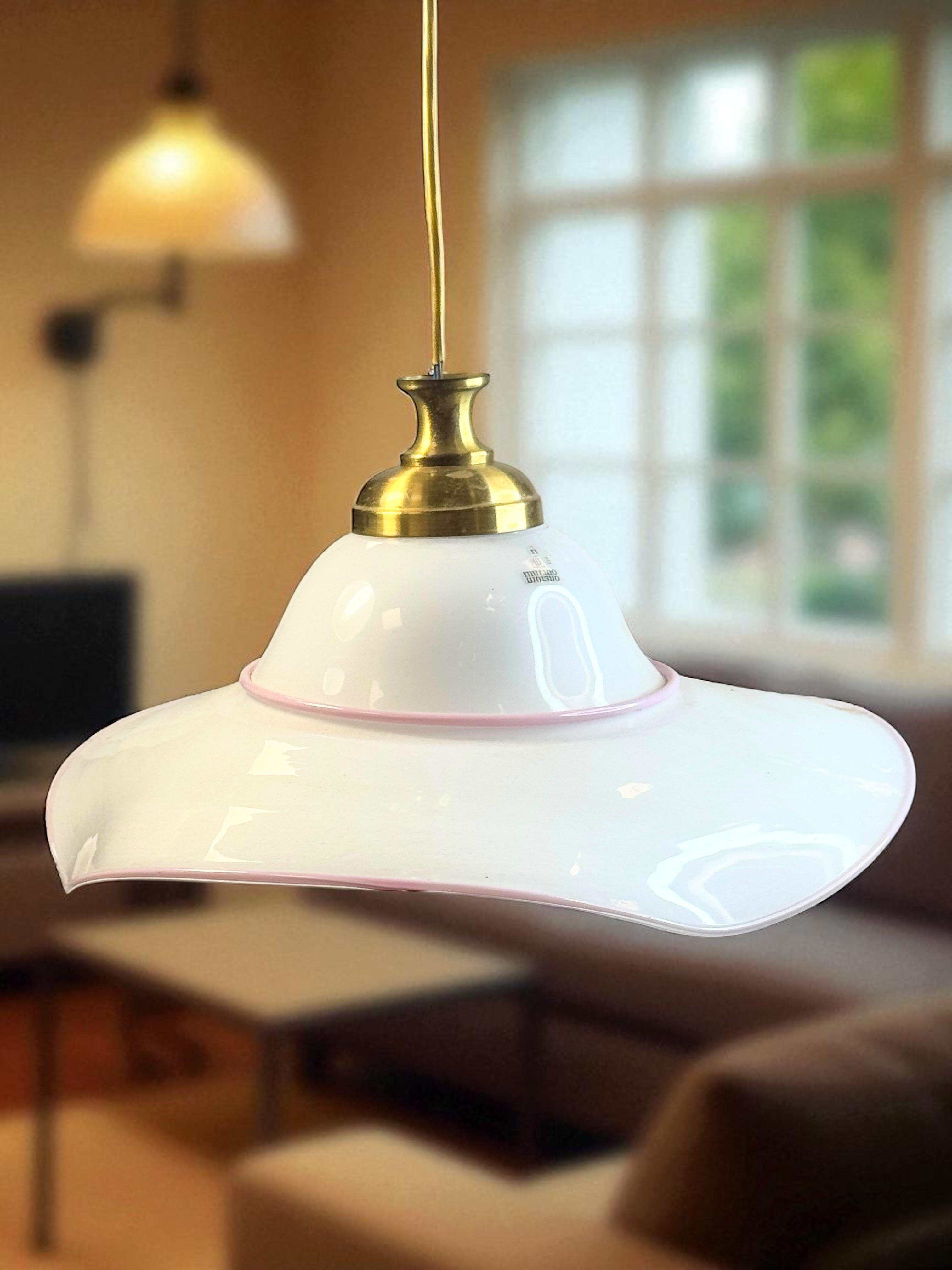 Lámpara colgante vintage de Murano con sombrero de cristal de leche Mediados de siglo Italia Vetri Murano en venta 6