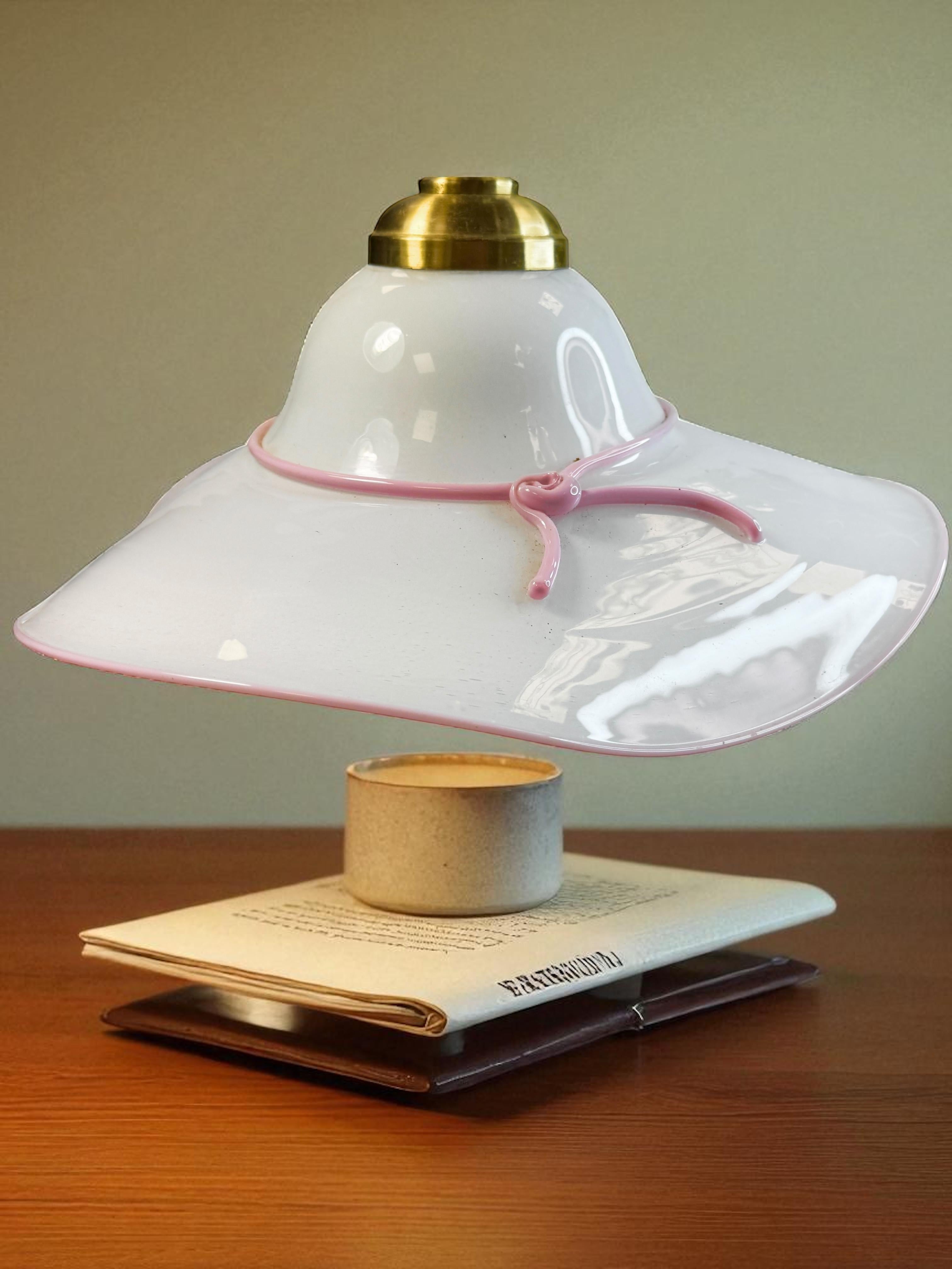 Lámpara colgante vintage de Murano con sombrero de cristal de leche Mediados de siglo Italia Vetri Murano en venta 8