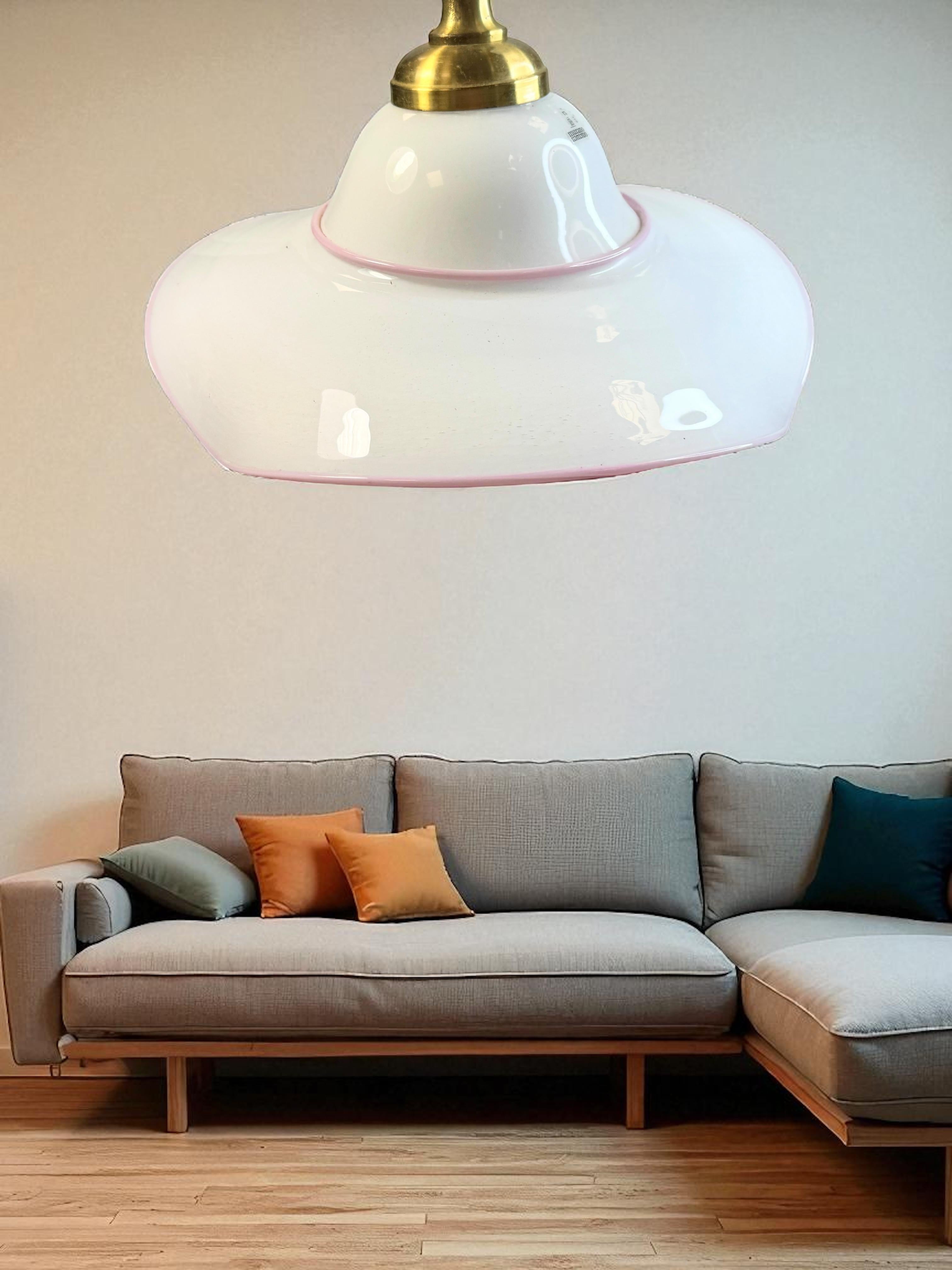 Lámpara colgante vintage de Murano con sombrero de cristal de leche Mediados de siglo Italia Vetri Murano en venta 9