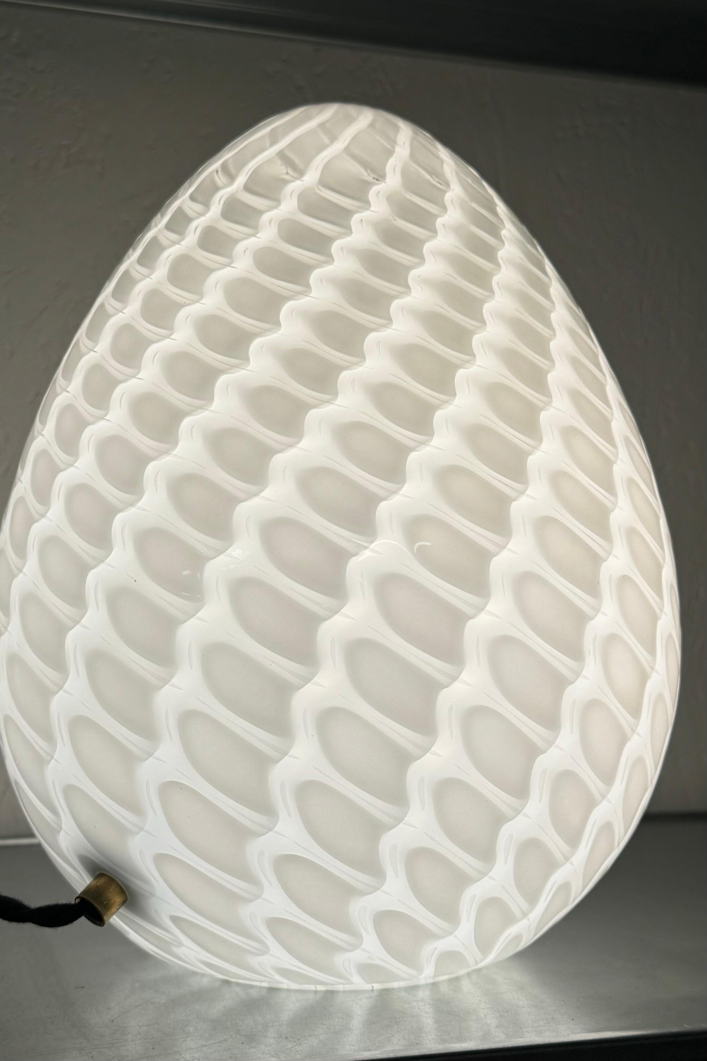 Vintage Murano egg lamp that can be used as a table lamp Mouth blown in white opal glass with peacock pattern in a beautiful oval shape like an egg and is therefore known as ''egg lamp''. An absolutely fantastic, sculptural lamp. Handmade in Italy,