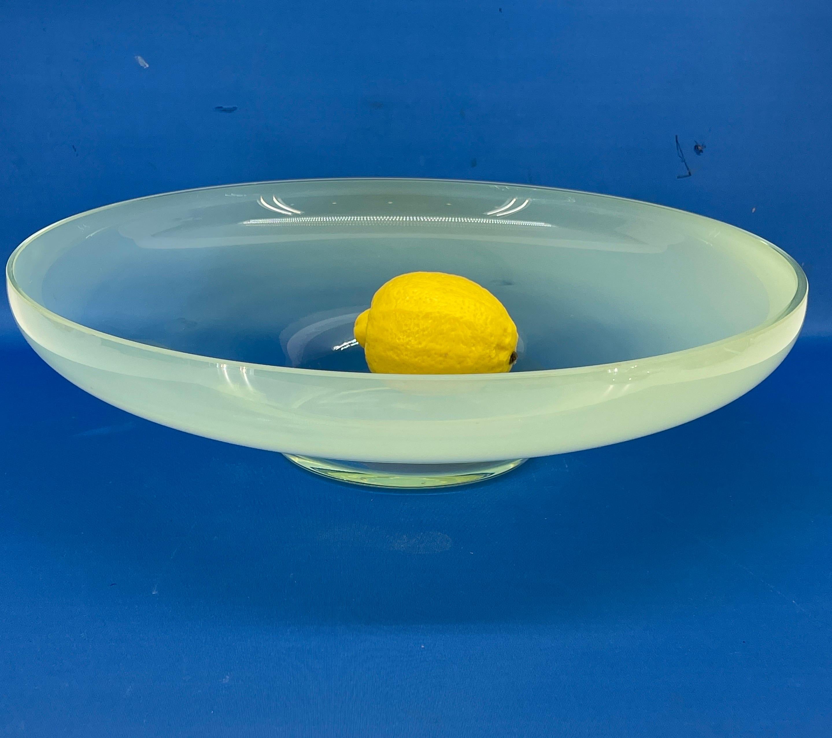 Vintage Murano Opaline Glass Large Centerpiece Bowl Bon état - En vente à Haddonfield, NJ