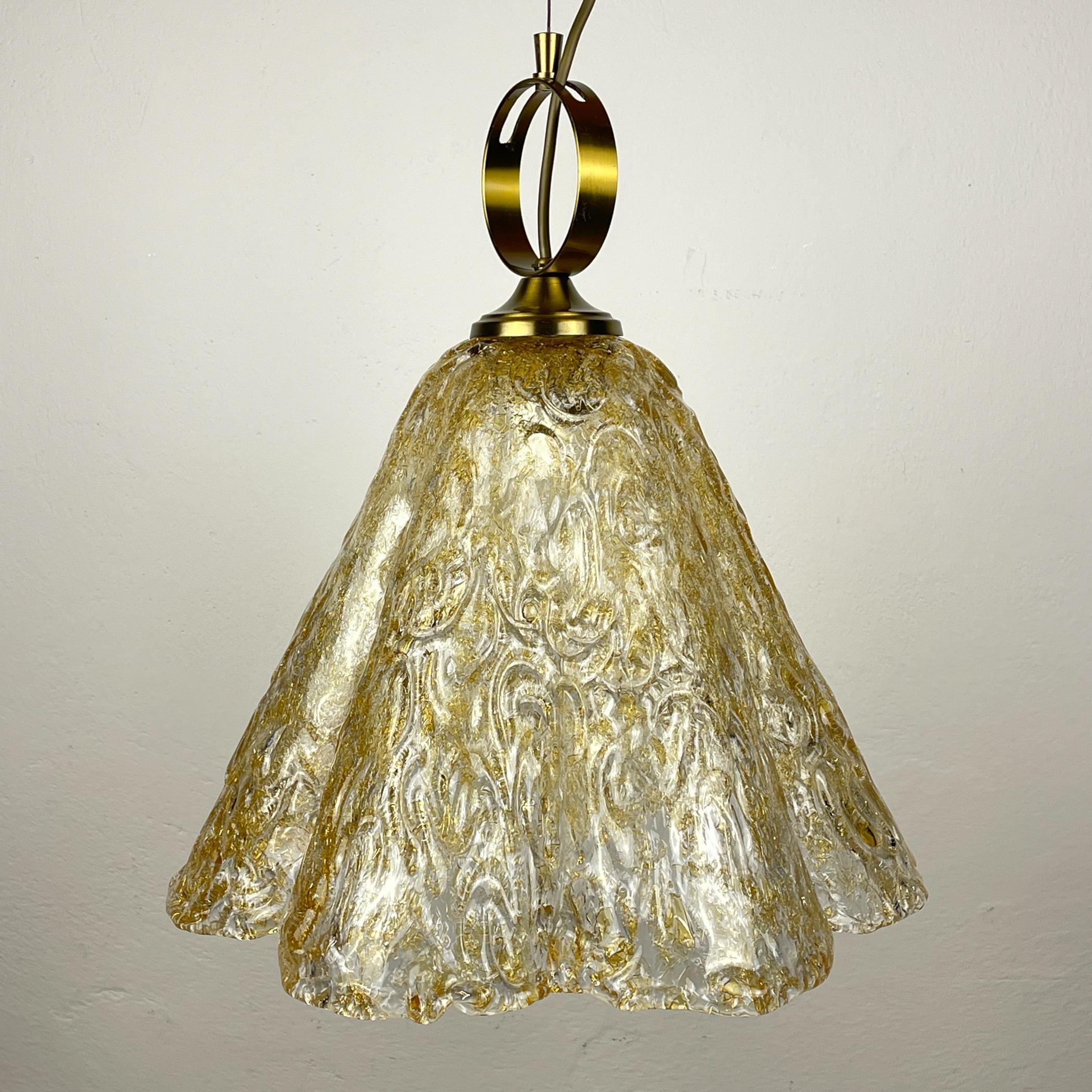 Lámpara colgante vintage de Murano de AV Mazzega, Italia Años 70 en venta 12