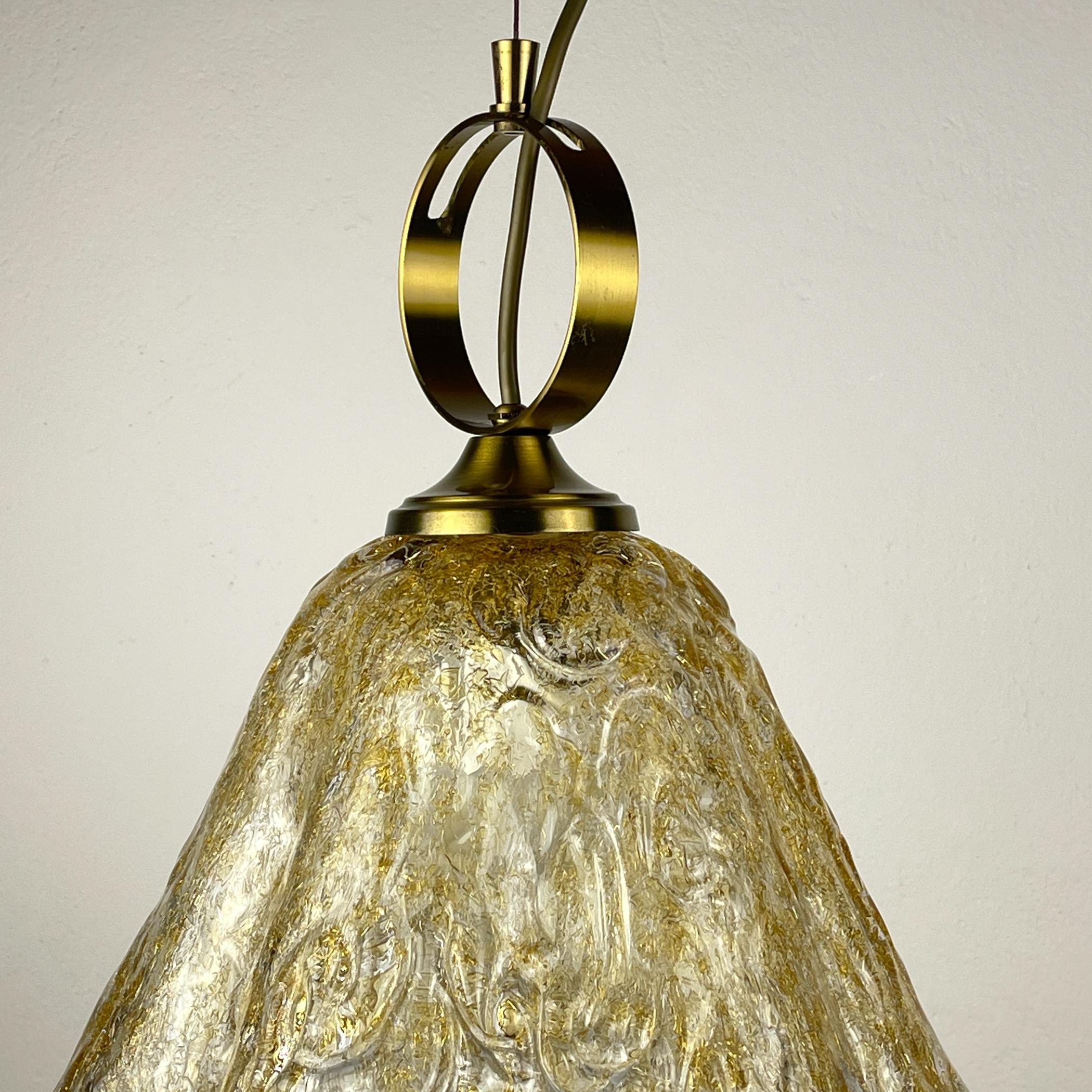 Lámpara colgante vintage de Murano de AV Mazzega, Italia Años 70 en Bueno estado para la venta en Miklavž Pri Taboru, SI