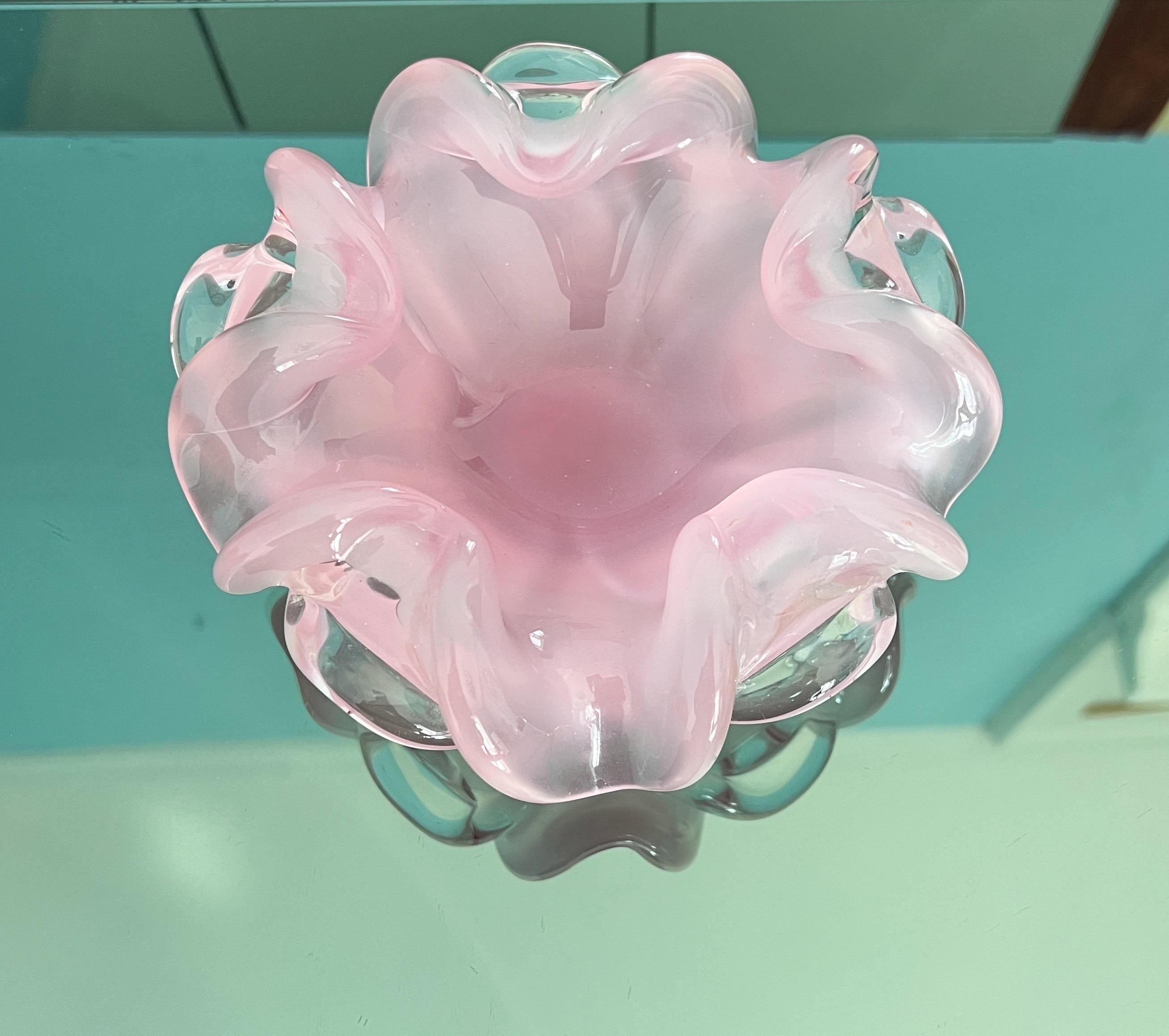 Cenicero Vintage de Cristal Rosa de Murano - Cristalería Retro Italiana Hecha a Mano, Alfiler Pastel en Bueno estado para la venta en Palermo, PA