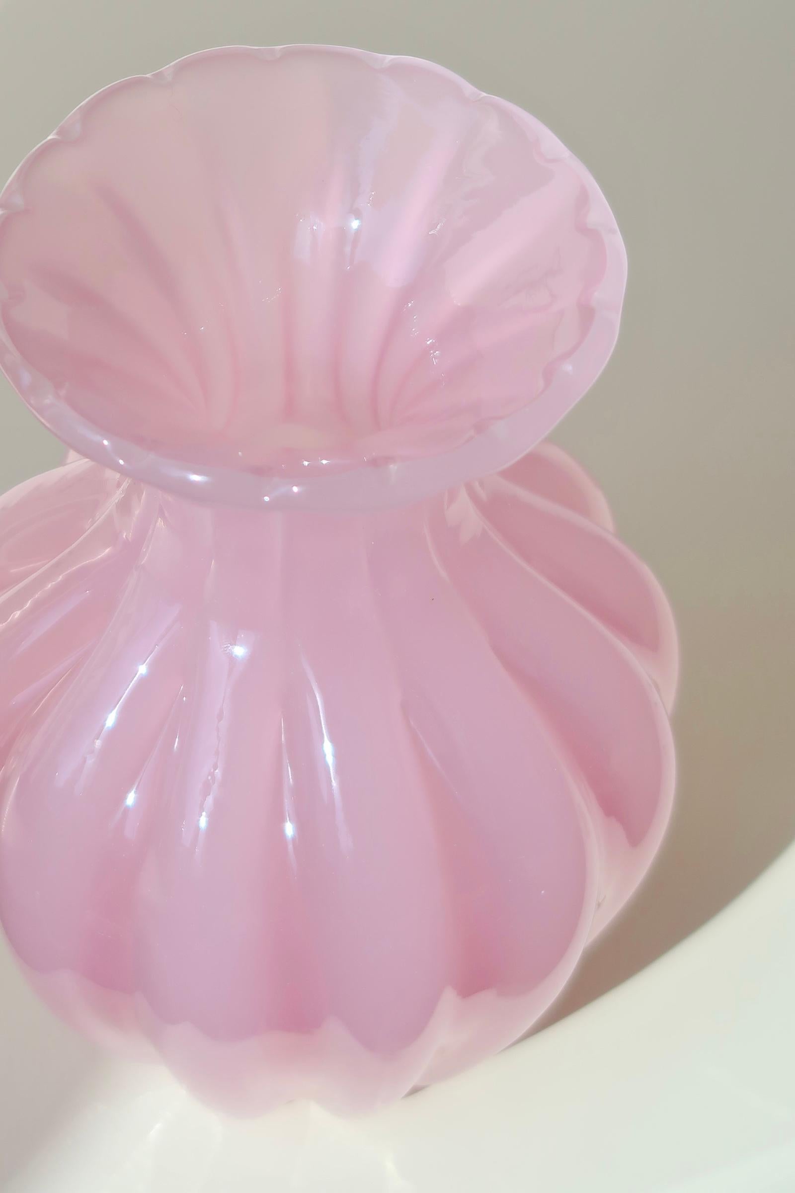 Vintage Murano Pink Ribbed Alabastro Opal Vase Mouth Blown Italian 60s Original In Good Condition In Copenhagen, DK