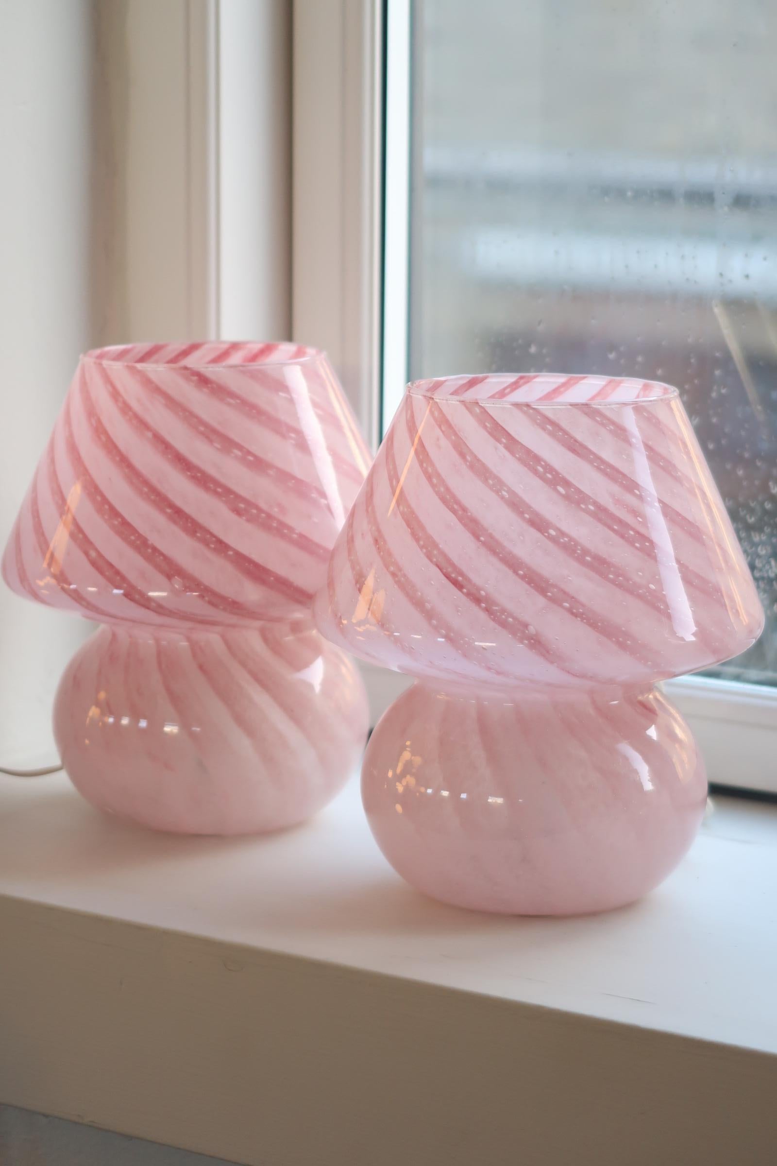 Italian Vintage Murano Pink Swirl Baby Mushroom Table Lamp, mouth blown in Italy For Sale