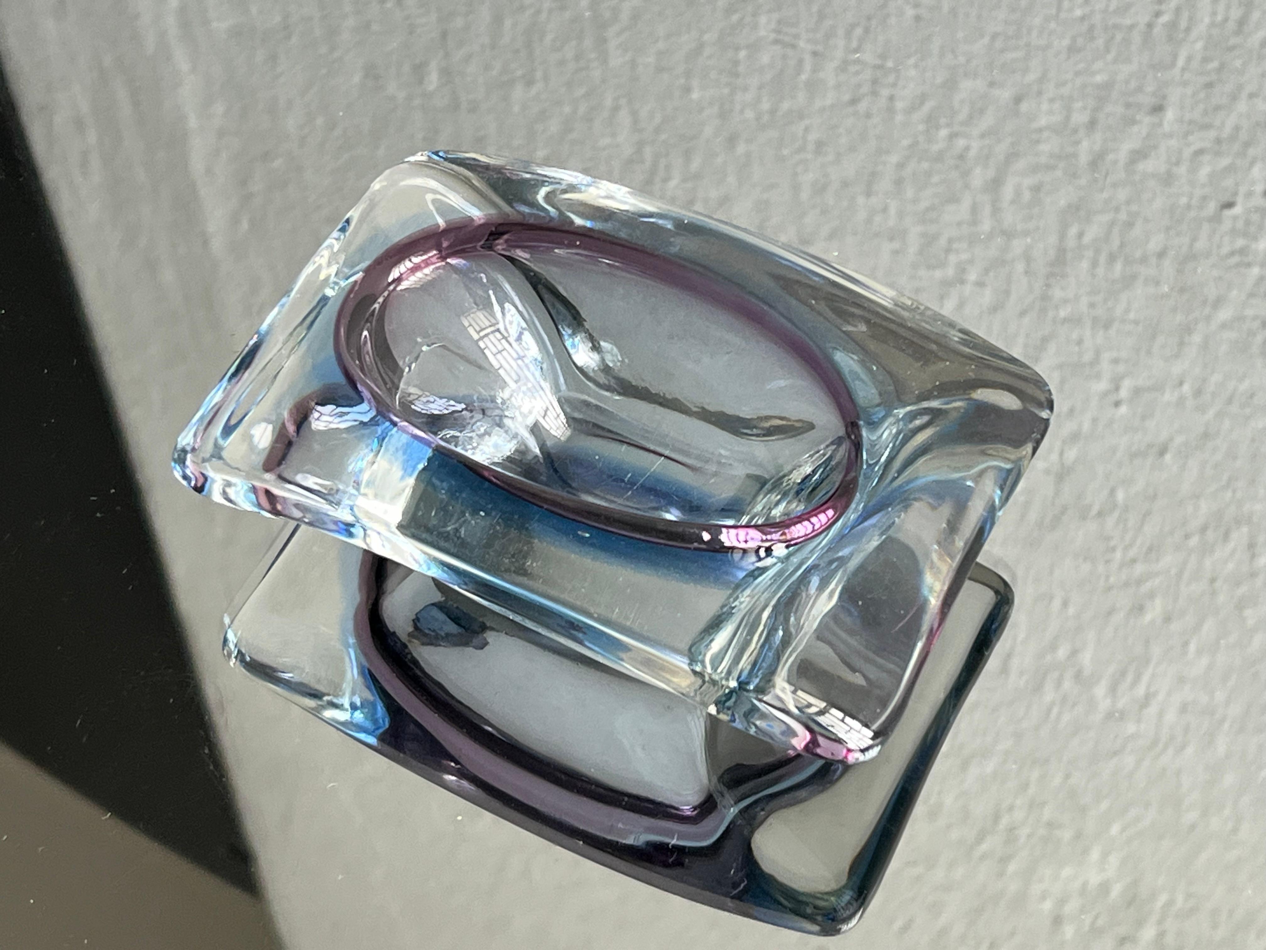 Vaso tascabile di Murano d'epoca in viola e blu, raro vaso decorativo degli anni '60 in vendita 4