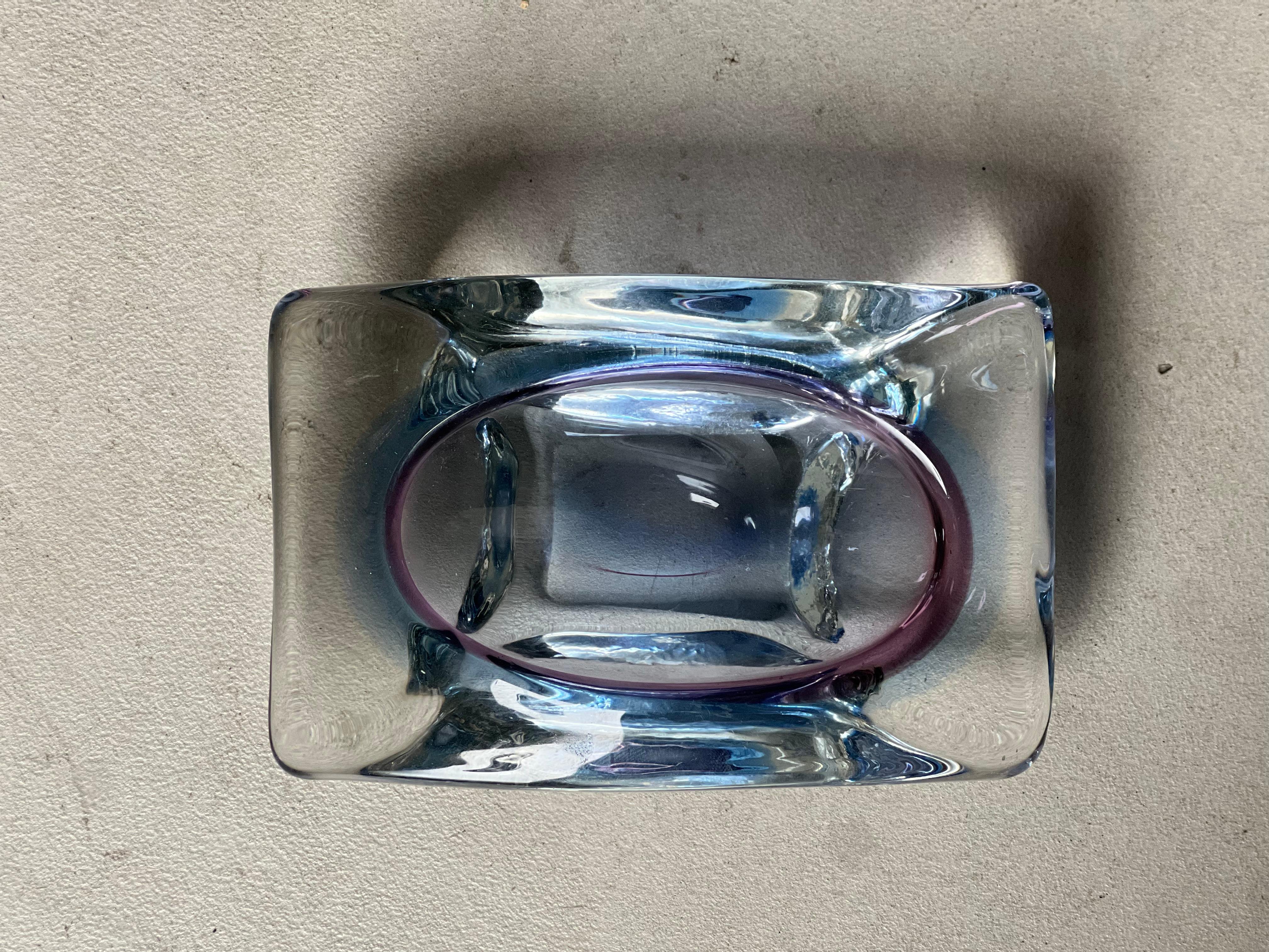 Vaso tascabile di Murano d'epoca in viola e blu, raro vaso decorativo degli anni '60 in vendita 5