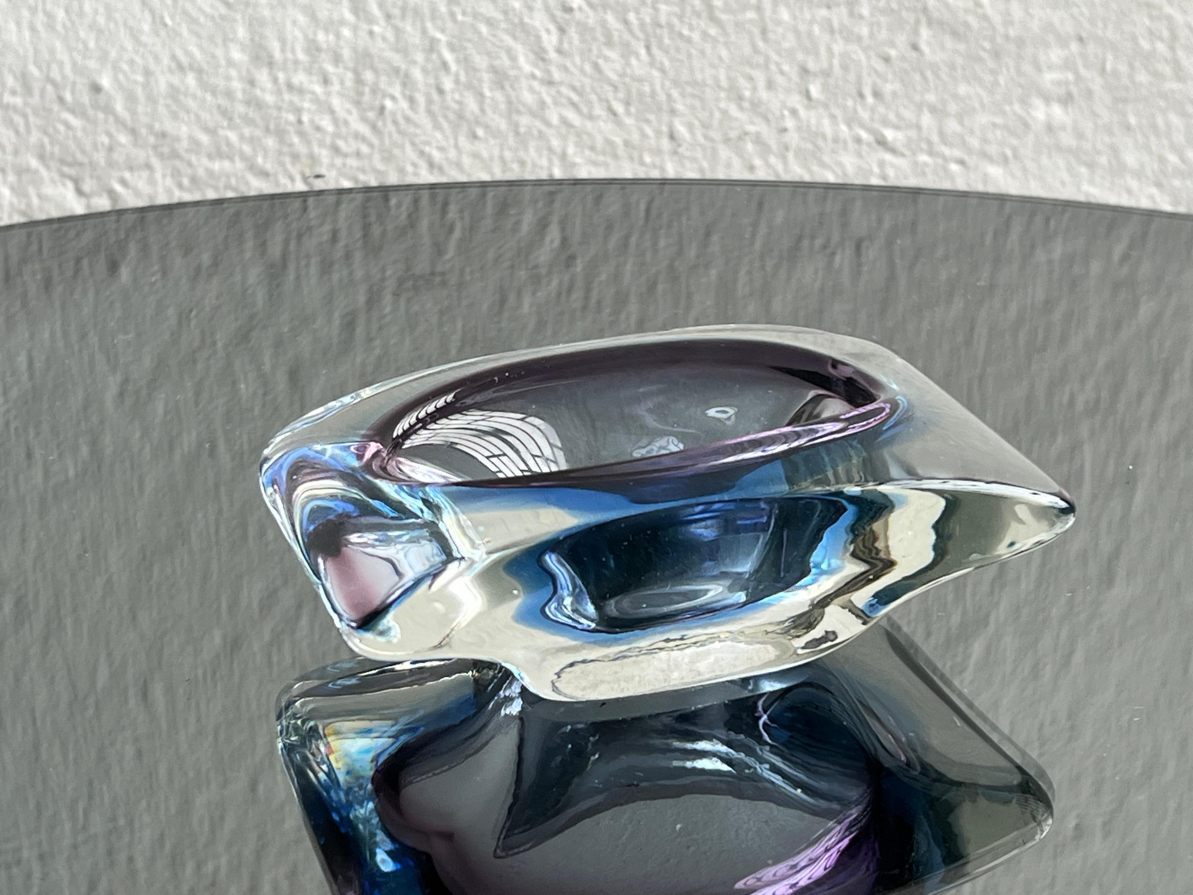 Vetro Vaso tascabile di Murano d'epoca in viola e blu, raro vaso decorativo degli anni '60 in vendita