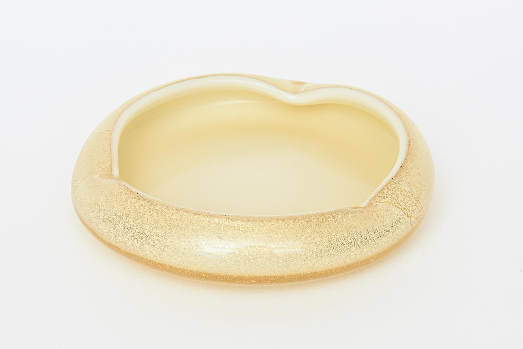 Mid-Century Modern Vintage Murano Seguso Gold Aventurine Low Bowl With White Rim Serving Barware For Sale
