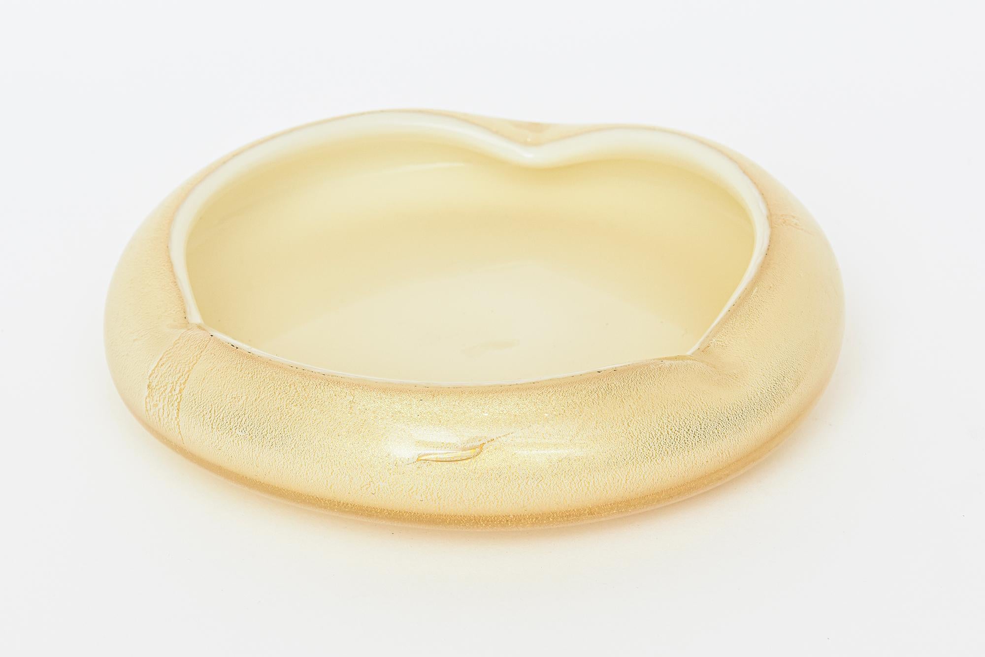 Vintage Murano Seguso Gold Aventurine Low Bowl With White Rim Serving Barware For Sale 1