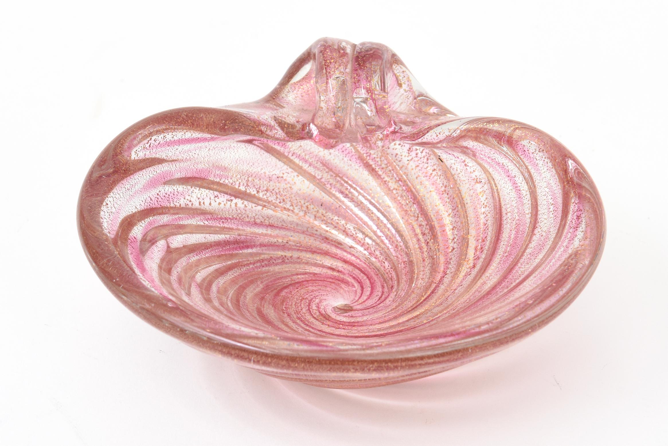 Vintage Murano Seguso Small Pink and Gold Aventurine Swirled Snail Glass Bowl In Good Condition For Sale In North Miami, FL