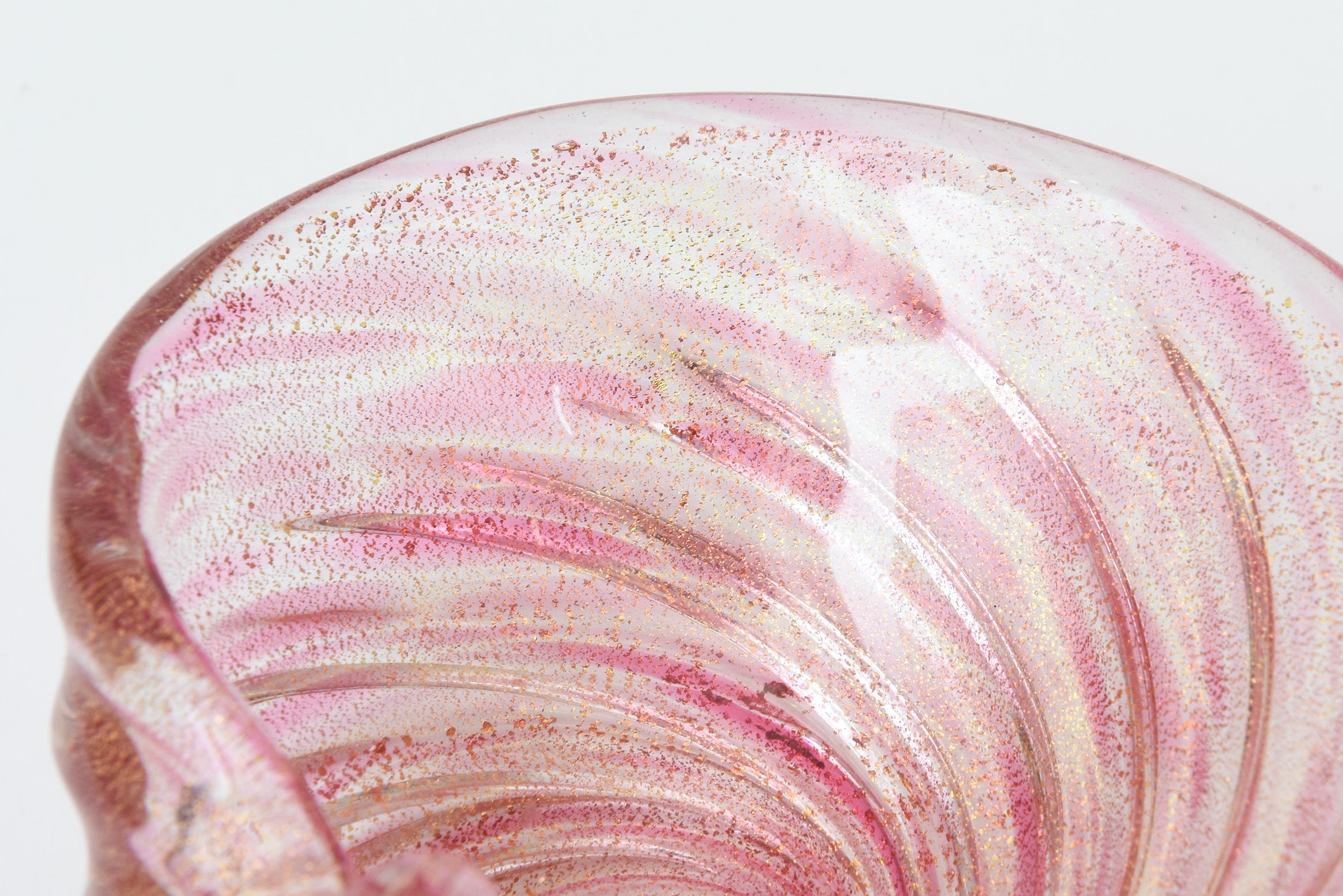 Vintage Murano Seguso Small Pink and Gold Aventurine Swirled Snail Glass Bowl For Sale 2