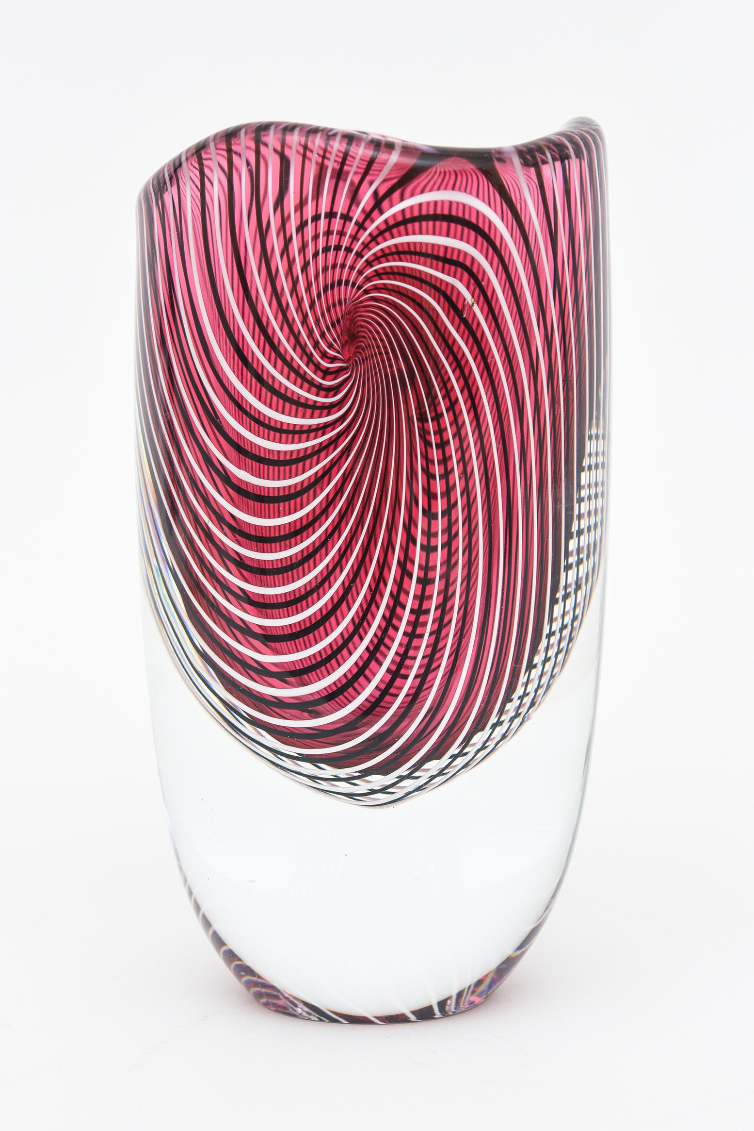 Vintage Murano Seguso Spiral Optic Striped Deep Pink And White Vase or Vessel For Sale 1