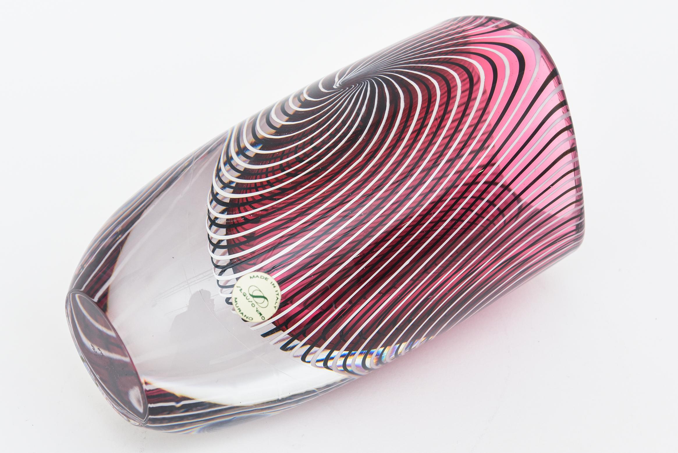 Murano Seguso Spiral Optic gestreifte tiefrosa und weiß gestreifte Vase oder Gefäß im Angebot 5