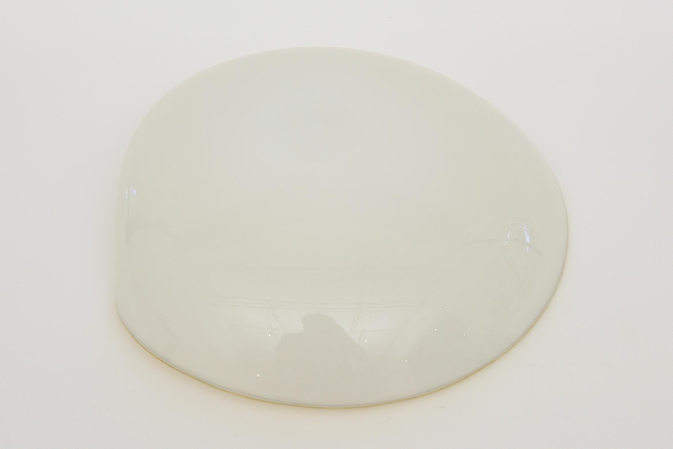 Vintage Murano Seguso White Cased Large Bowl with Gold Aventurine Droplets For Sale 5