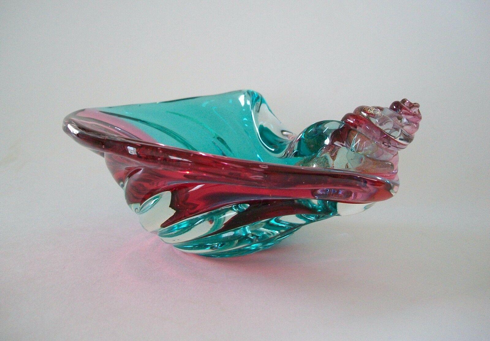 Mid-Century Modern Vintage Murano Shell Bowl with Gold Aventurine, Unsigned, Mid 20th Century