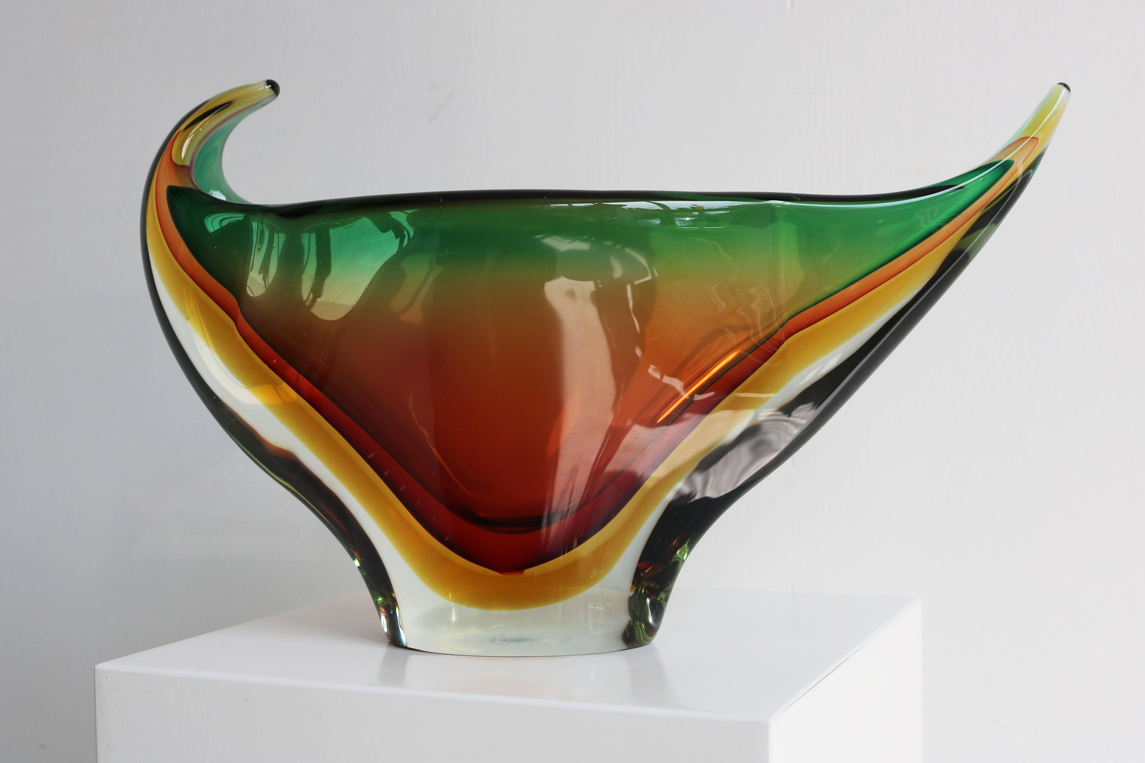 Jarrón vintage de cristal artístico Murano Sommerso de forma libre de Flavio Poli para Seguso 1960 Hecho a mano en venta