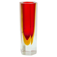 Vase de sculpture de collection Sommerso de Murano en verre rouge et transparent