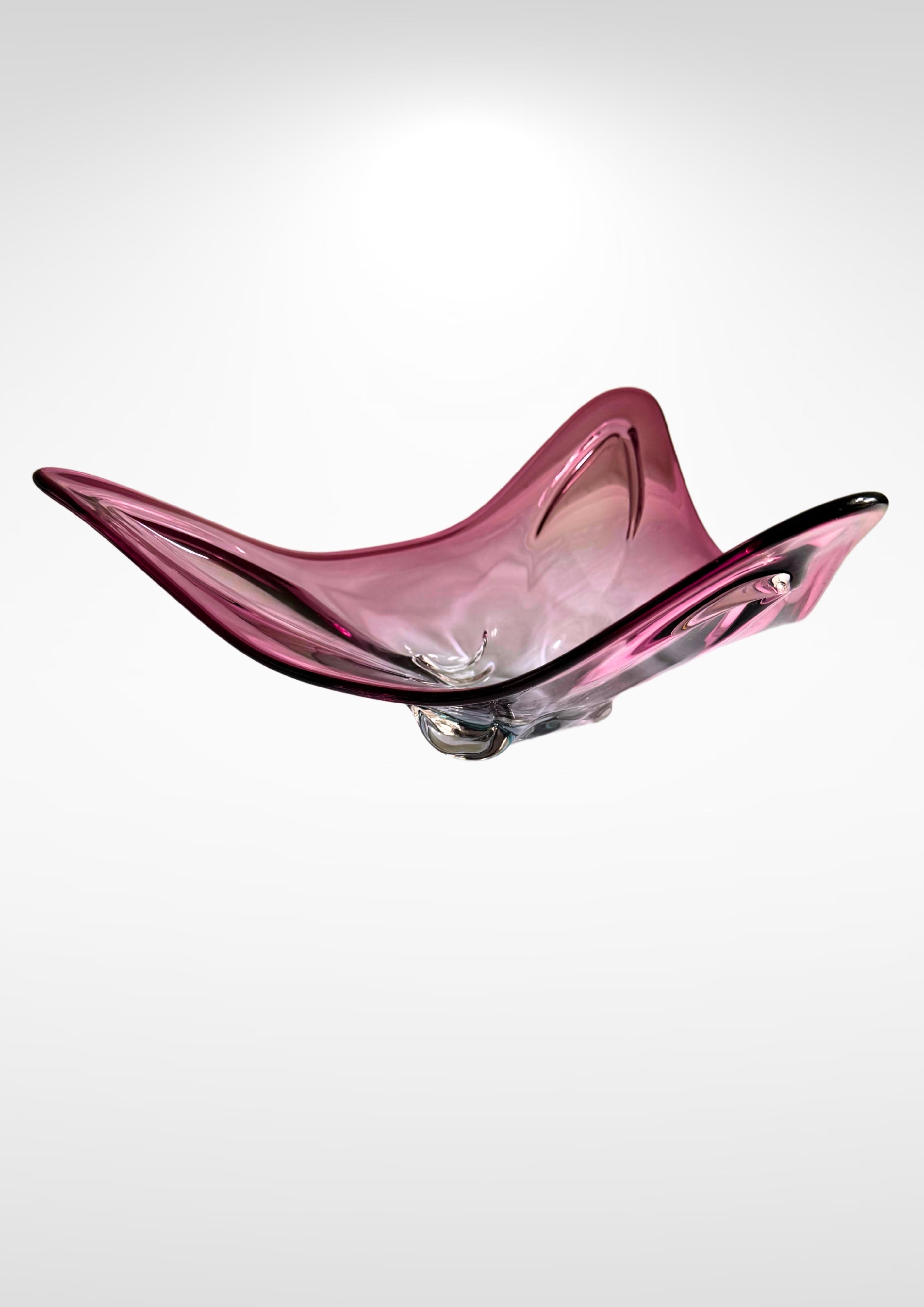 XX secolo Ciotola grande da centrotavola blu e rosa in vetro di Murano Sommerso d'epoca in vendita
