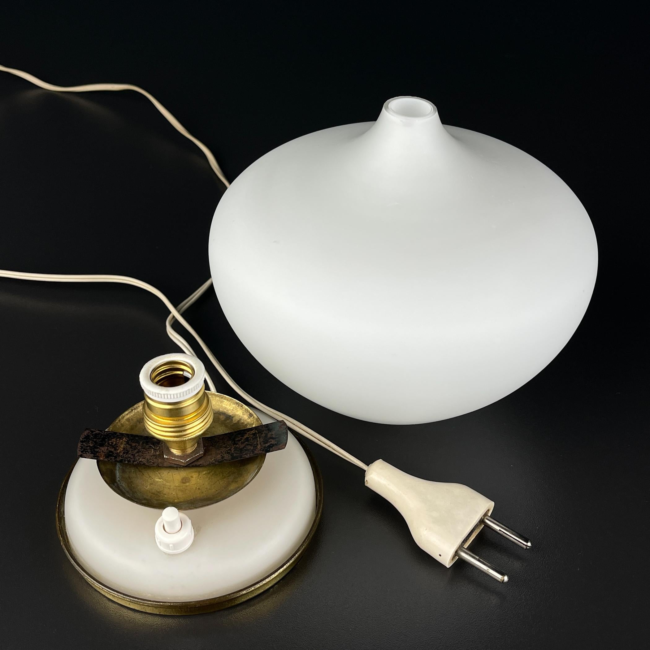 Vintage murano table lamp by Stilnovo, Italy 1950s For Sale 4