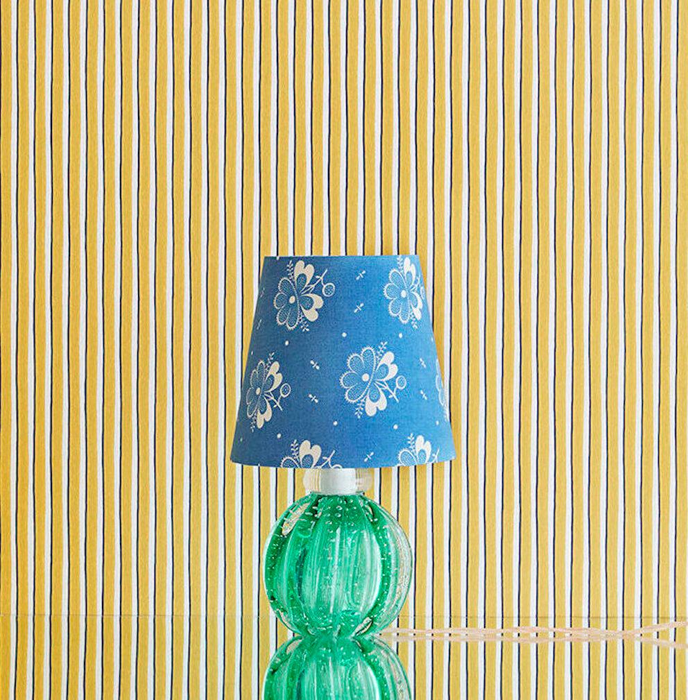 Italy, 1950s

Green Murano table lamp in bullicante glass, with customised shade.

Measures: H 30 x Ø 18 cm.
