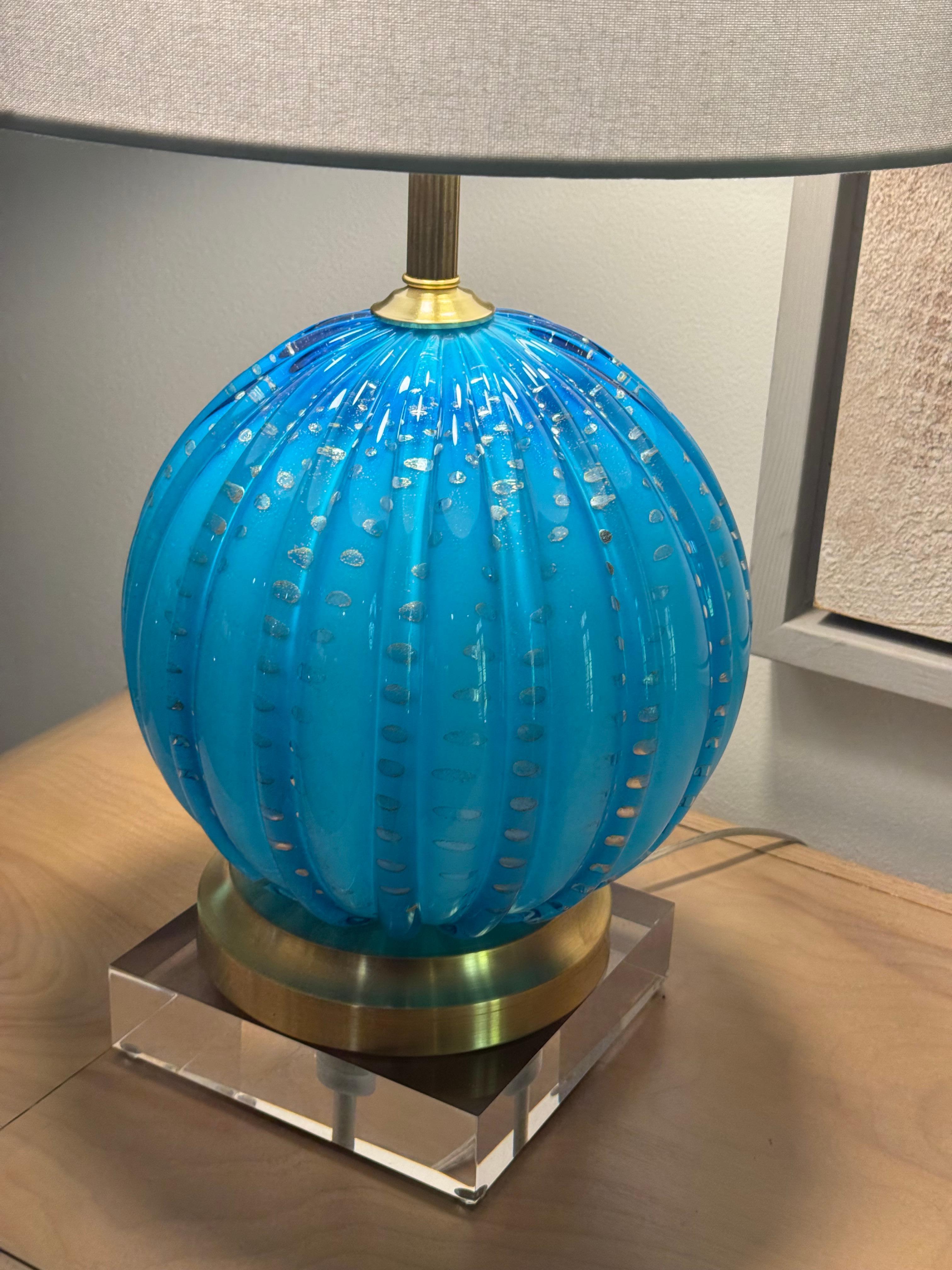 Verre brun Lampes Vintage en verre Murano Teal avec bulles contrôlées en feuille d'or en vente