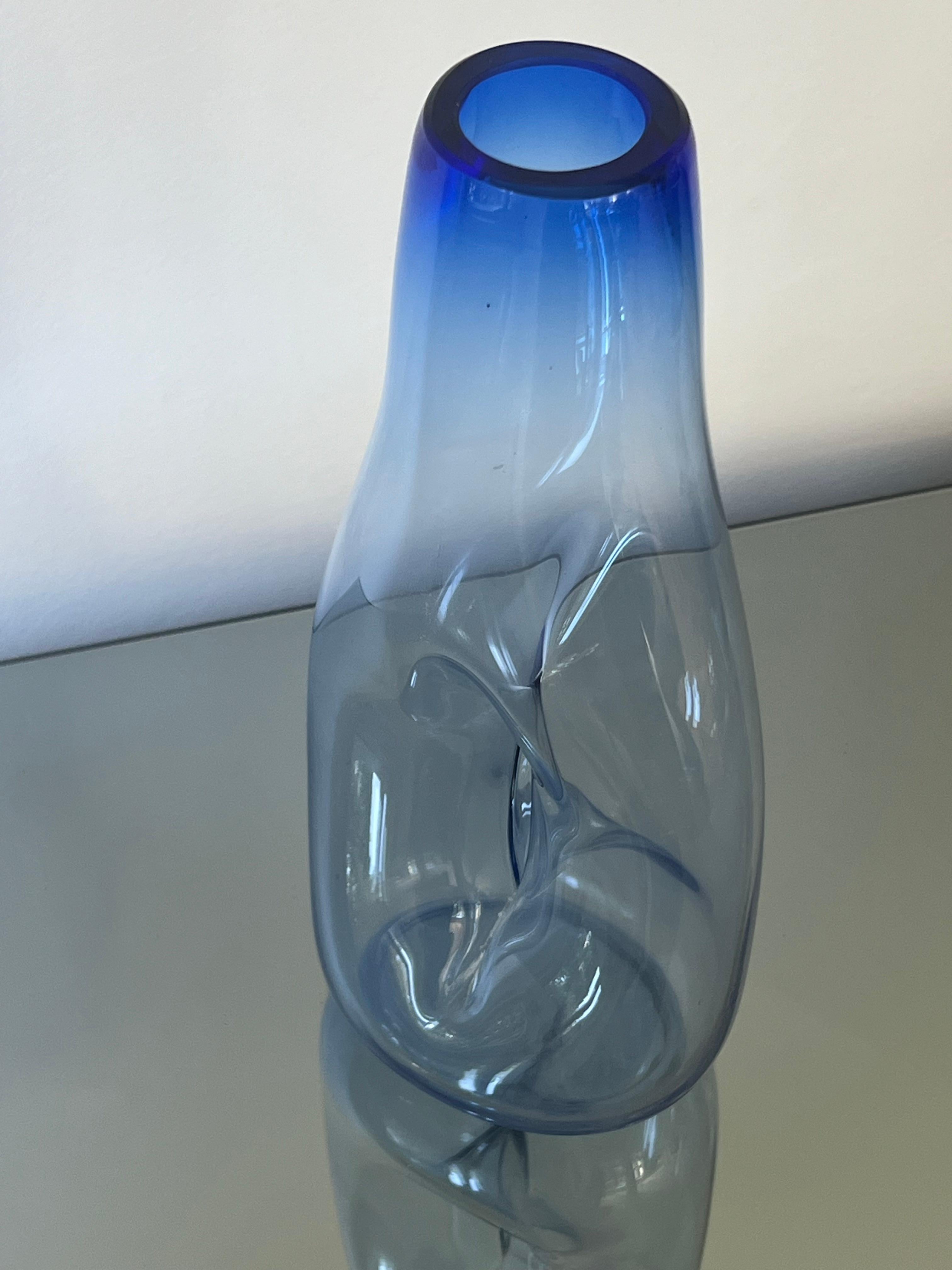Magnifique vase moderne de Murano, en verre bleu et transparent, années 1970 en vente 4