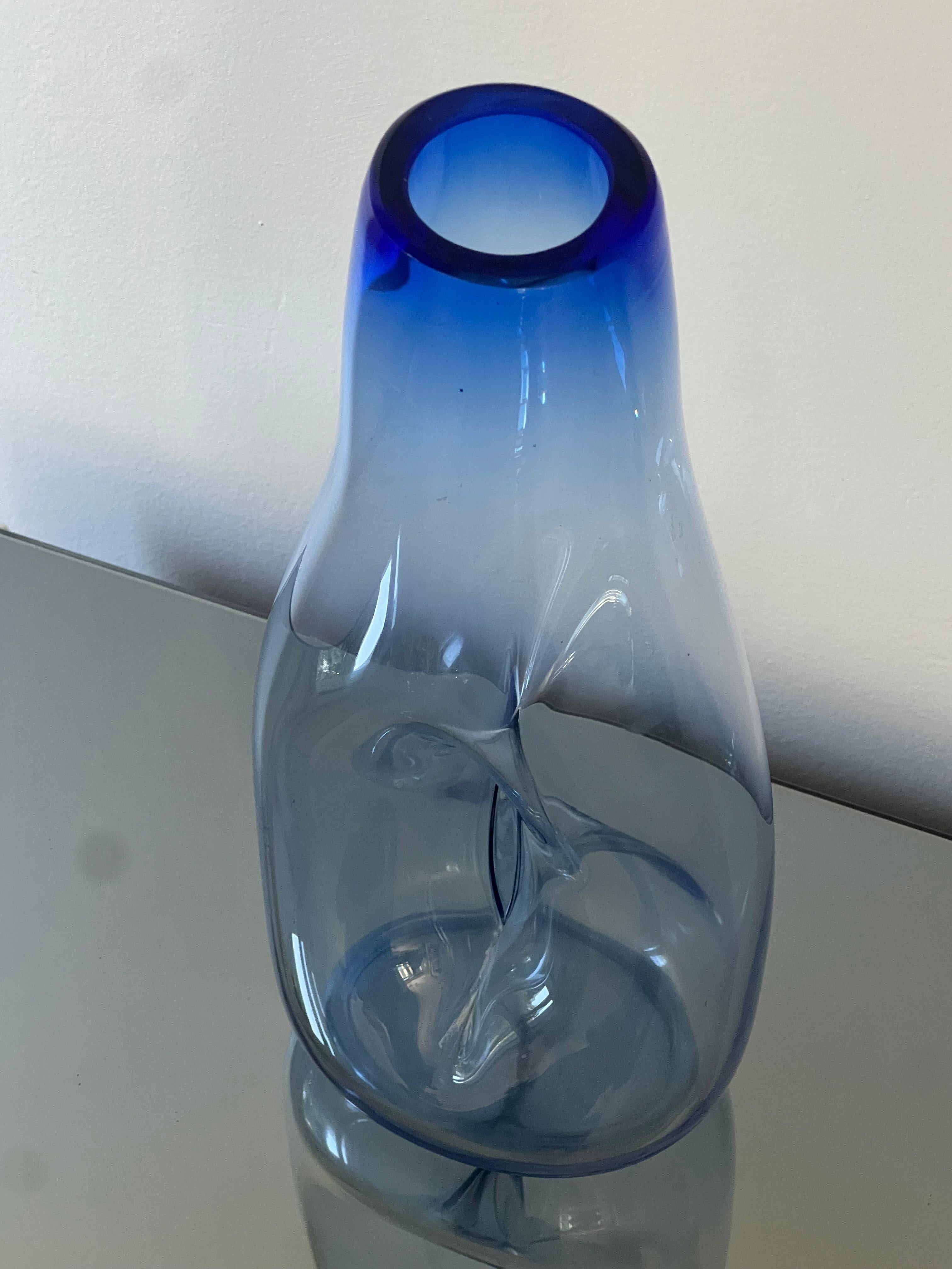 Magnifique vase moderne de Murano, en verre bleu et transparent, années 1970 en vente 2