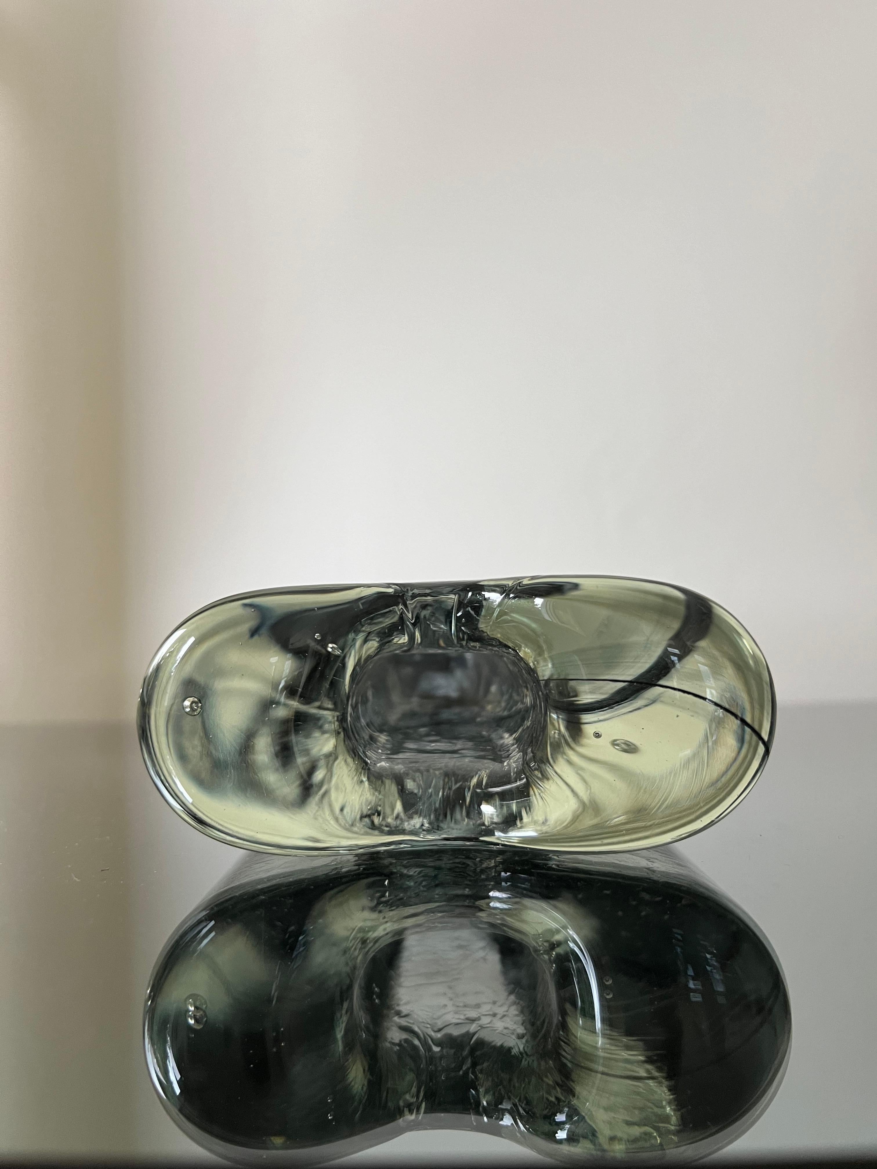 Vase unique en verre de Murano en verre clair et gouttes abstraites noires 1960's-70's en vente 1
