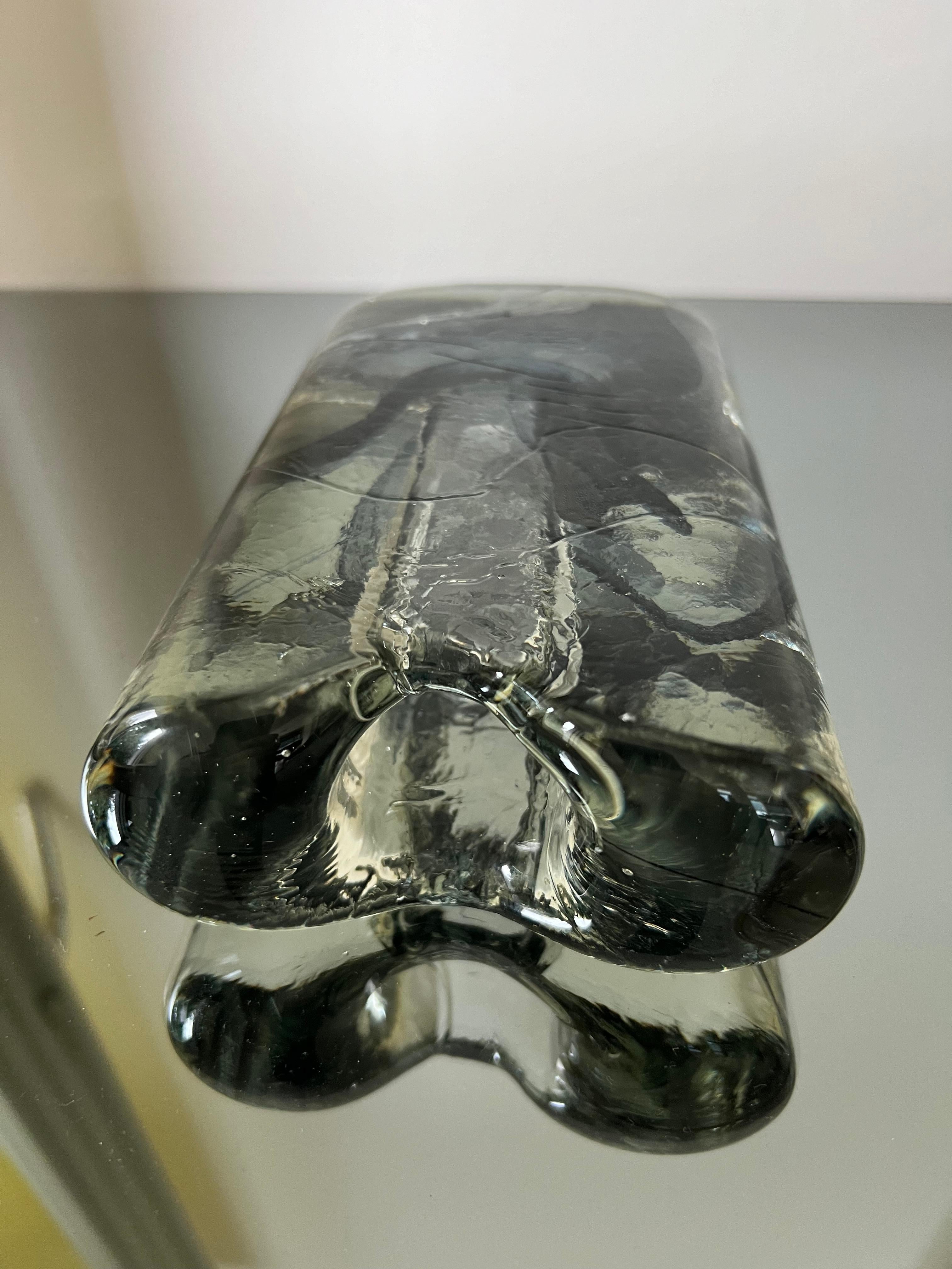 Vase unique en verre de Murano en verre clair et gouttes abstraites noires 1960's-70's en vente 2