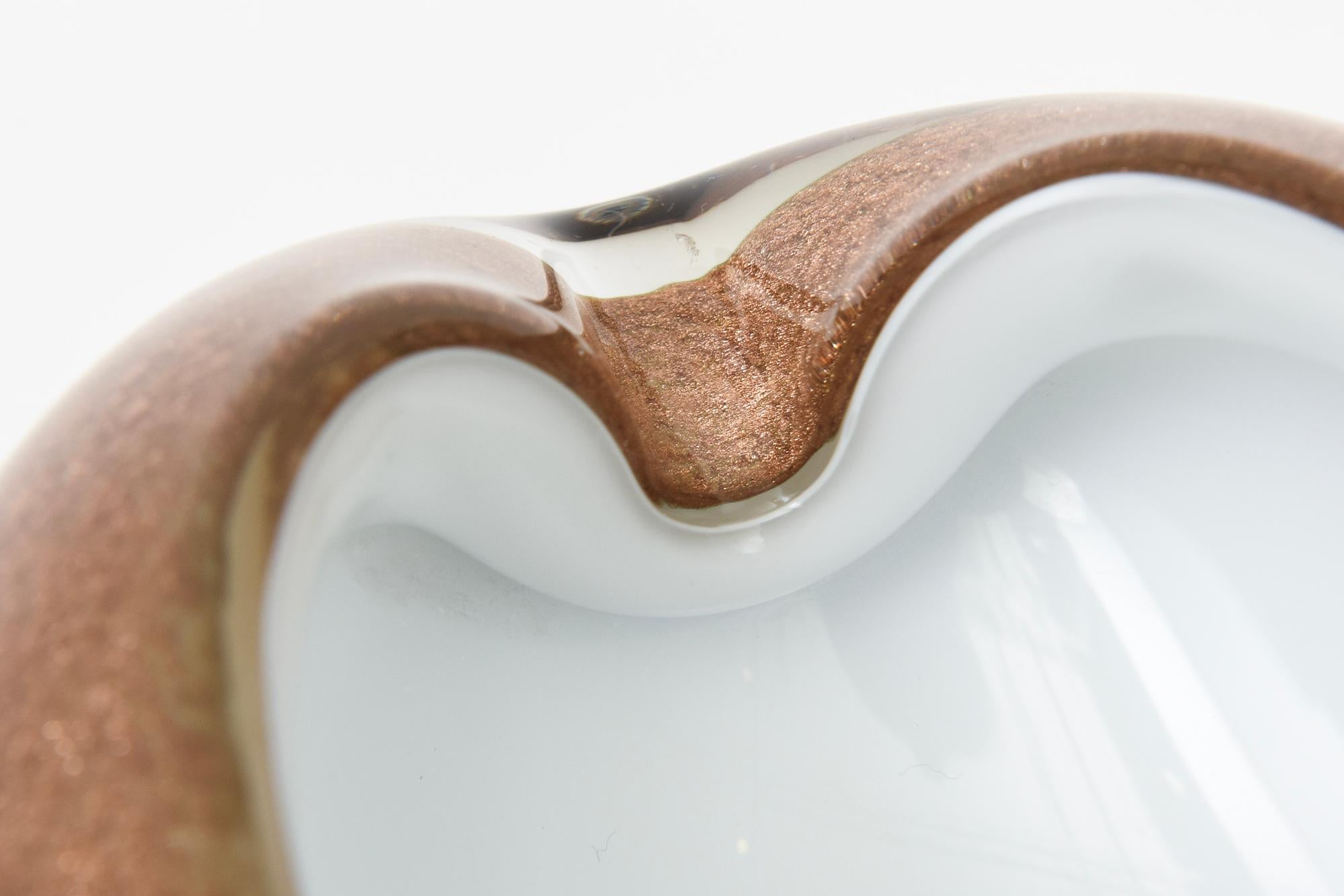 Vintage Murano White Cased Copper and Gold Aventurine Cinched Bowl Or Ashtray In Good Condition For Sale In North Miami, FL