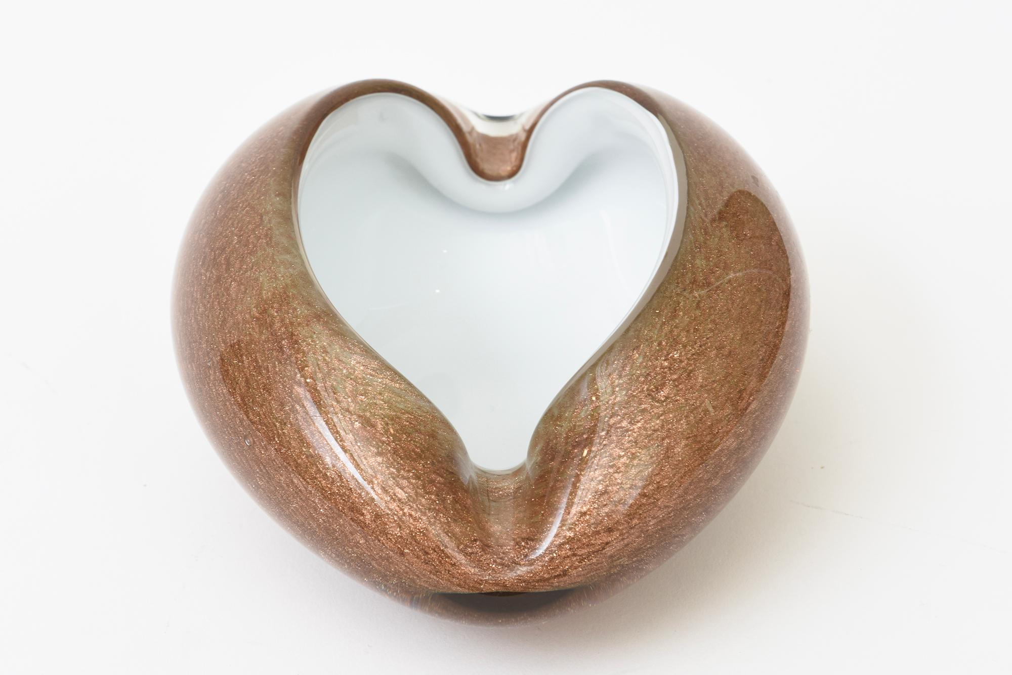 Vintage Murano White Cased Copper and Gold Aventurine Cinched Bowl Or Ashtray For Sale 2