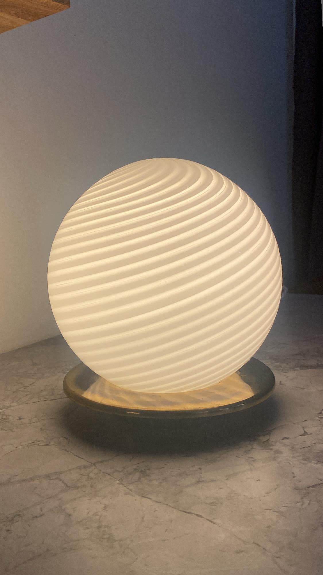 Mid-Century Modern Vintage Murano White Swirl Table wall Lamp Mouth Blown Glass brass, Italy 1970s For Sale