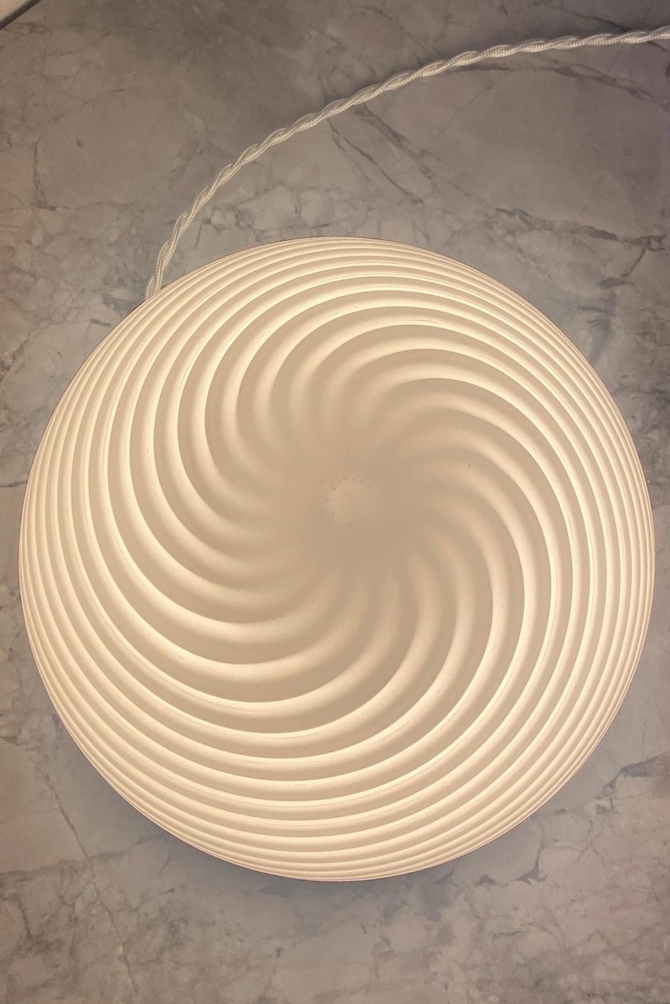 Vintage Murano Weiß Swirl Tisch Wandlampe Mund geblasenes Glas Messing, Italien 1970er im Angebot 1
