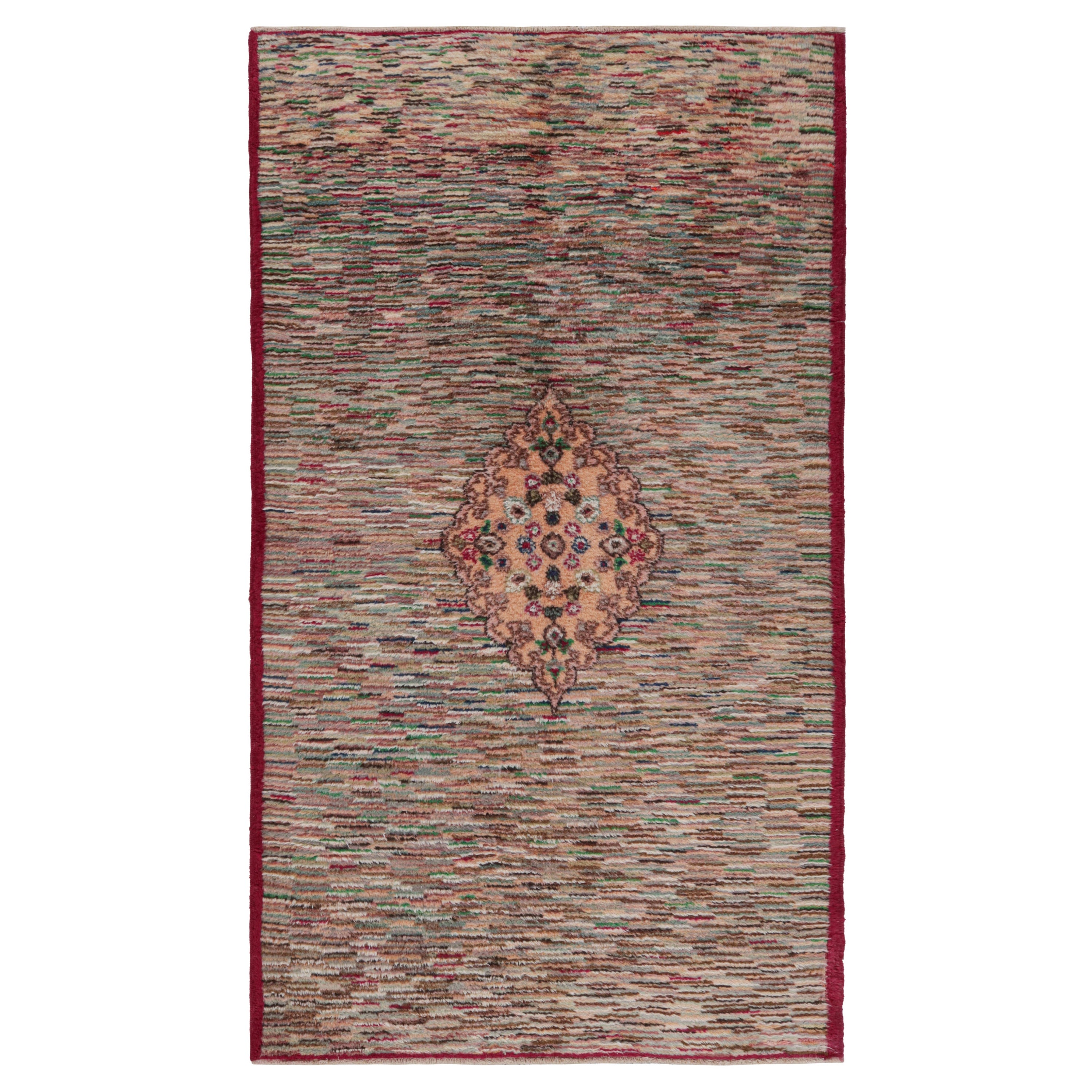 Vintage Müren Teppich, mit abstraktem mehrfarbigen Feld und Medaillon, von Rug & Kilim im Angebot